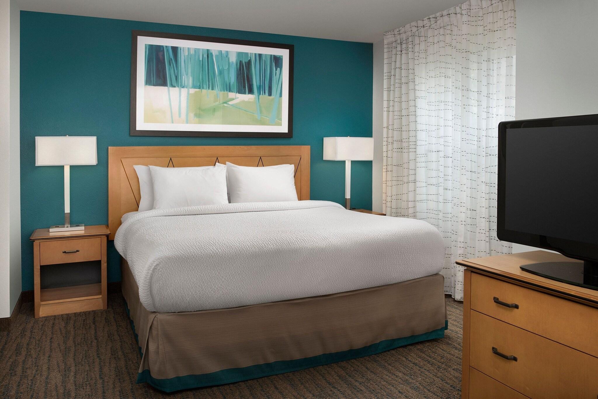 Studio Queen Size Bed