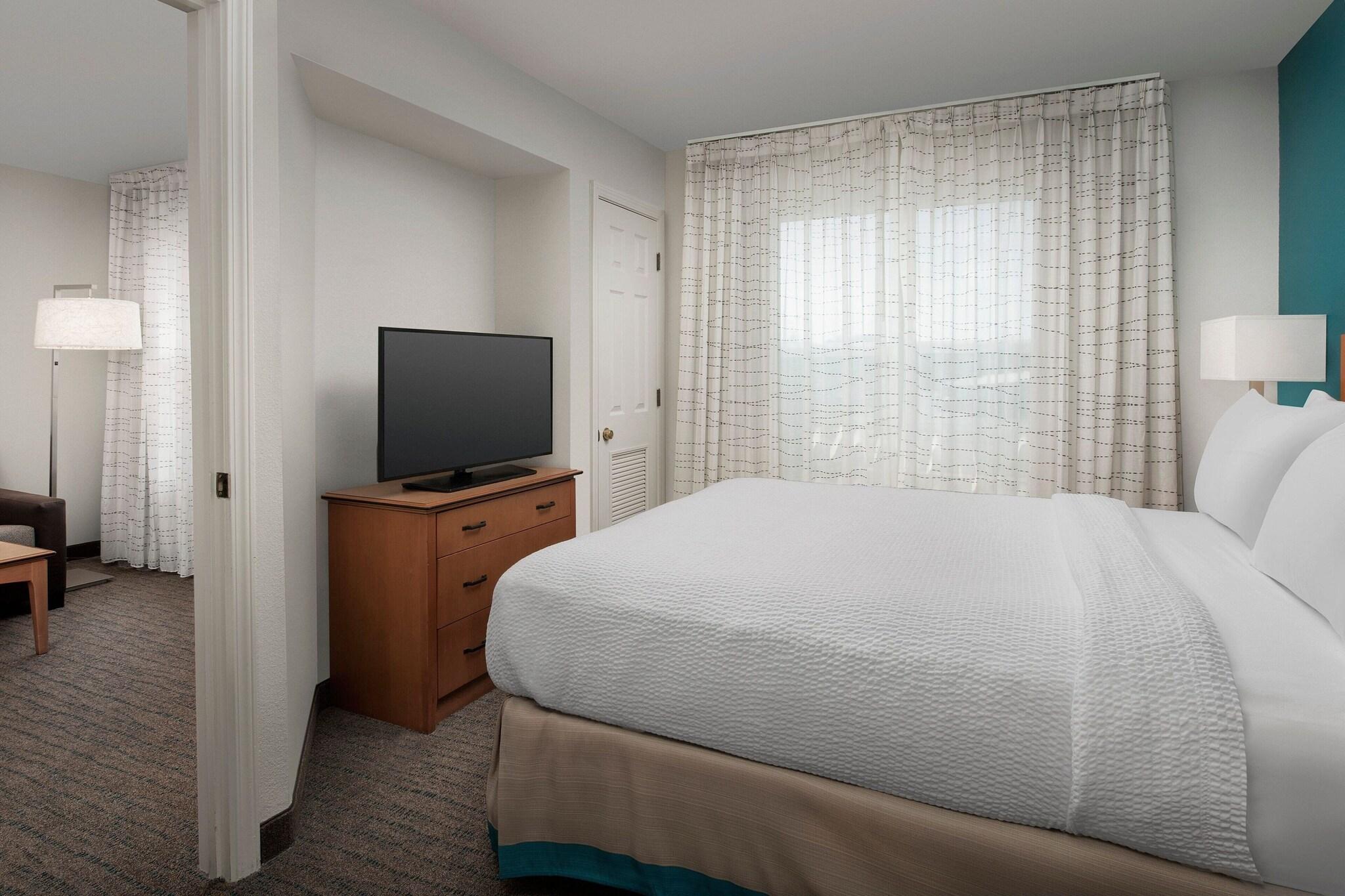 Suite Queen Size Bed