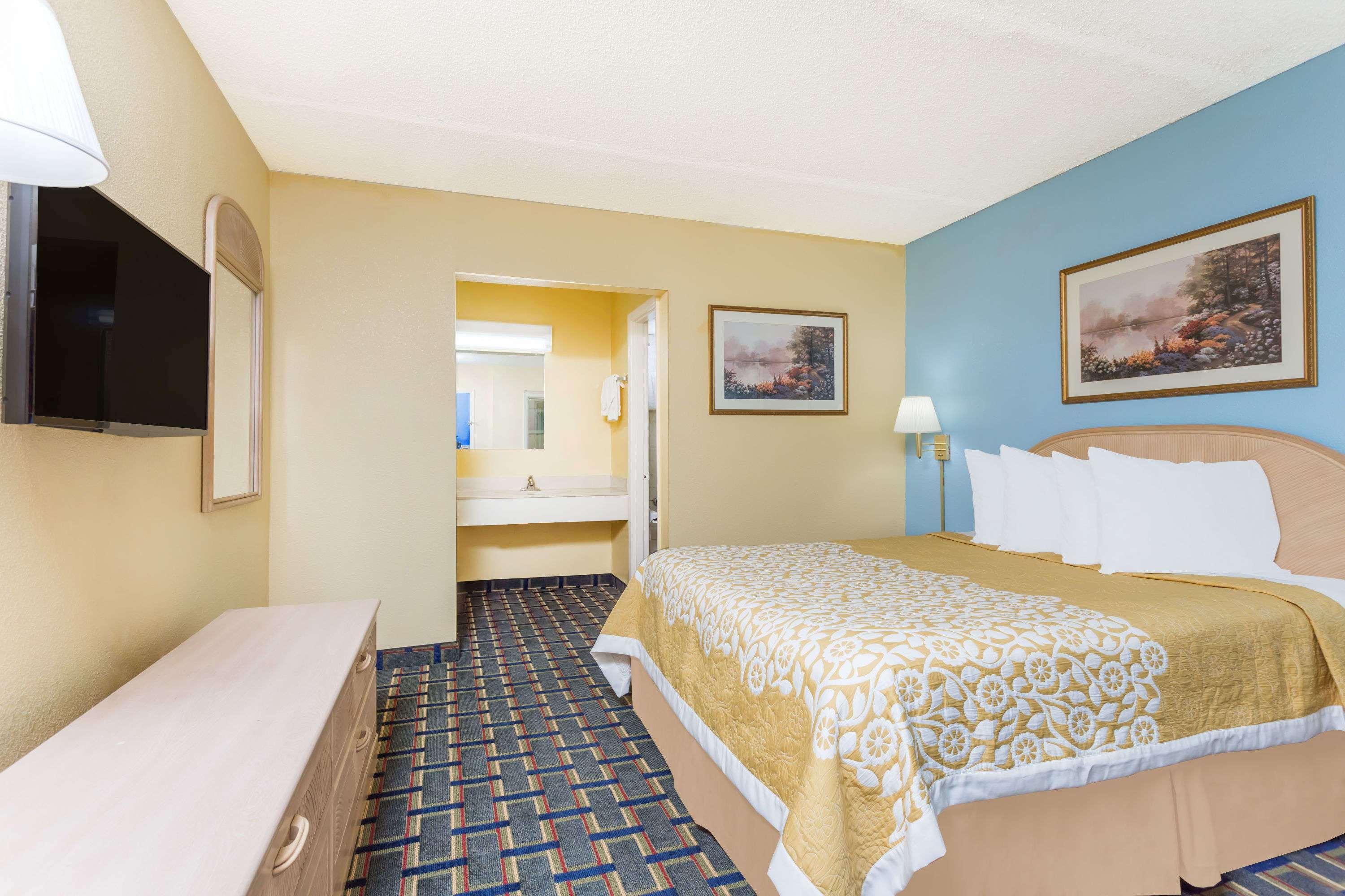 Room Queen Bed Non Smoking