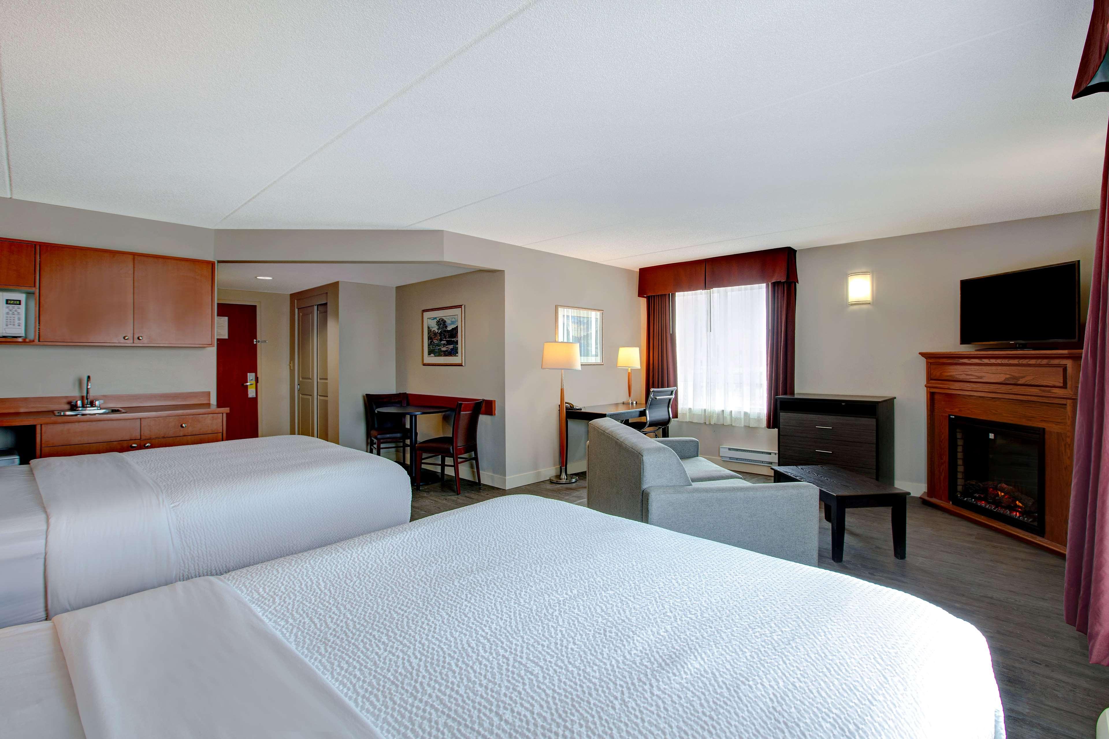 Suite Two Queen Beds