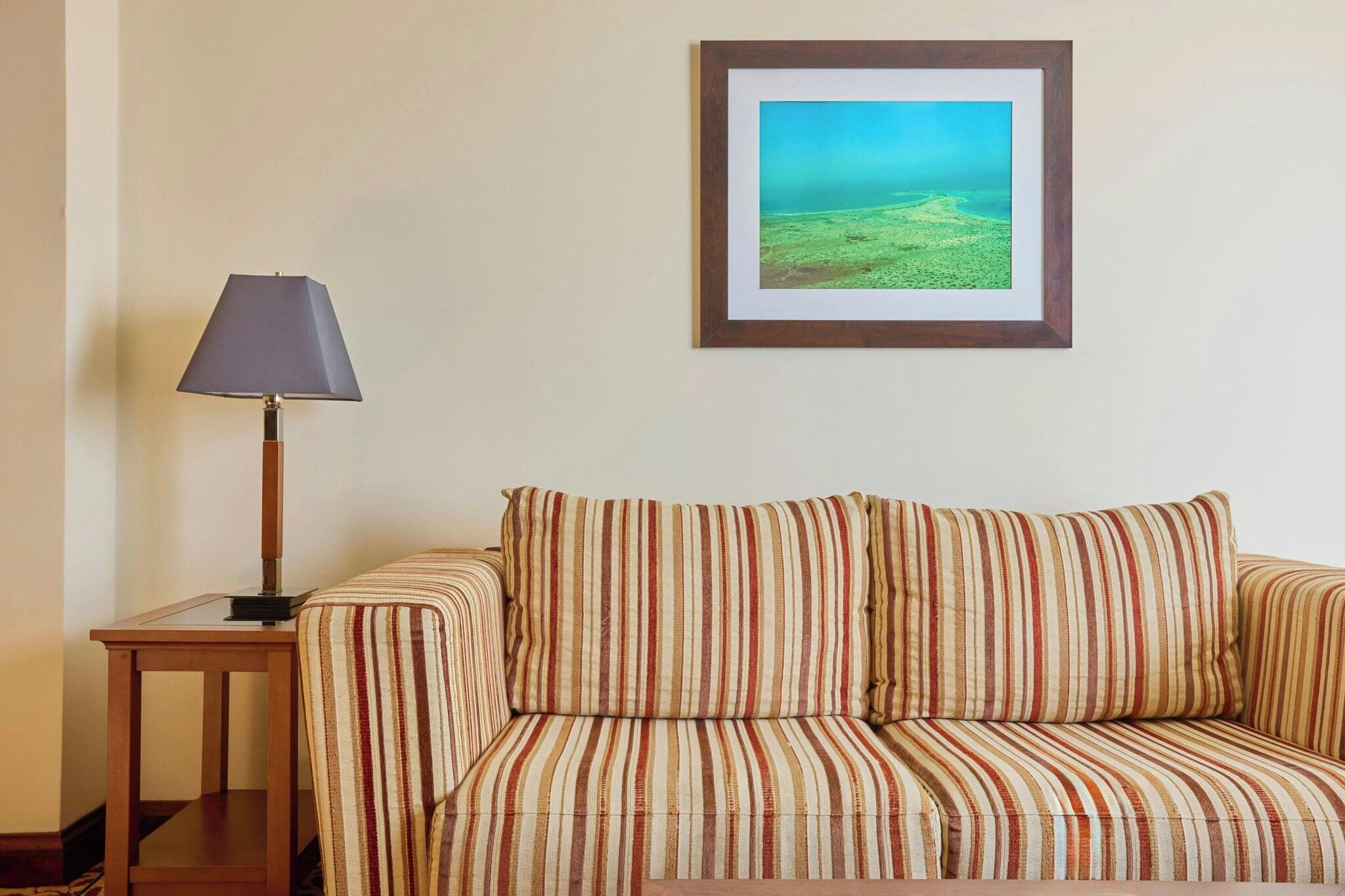 Suite Partial Ocean View King Bed