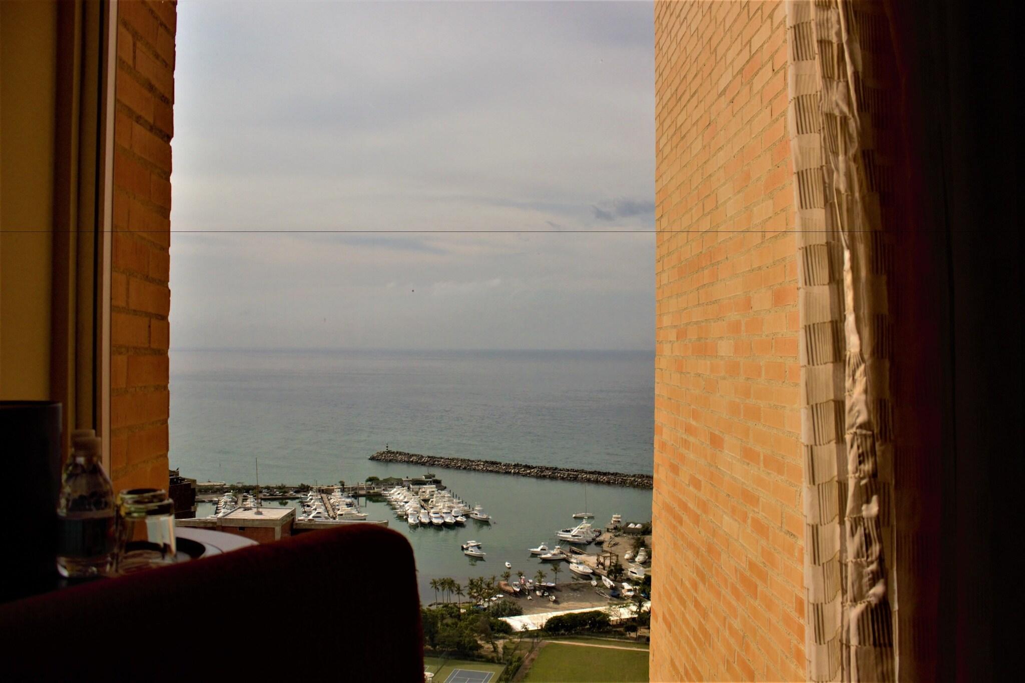 Double Partial Ocean View King Bed