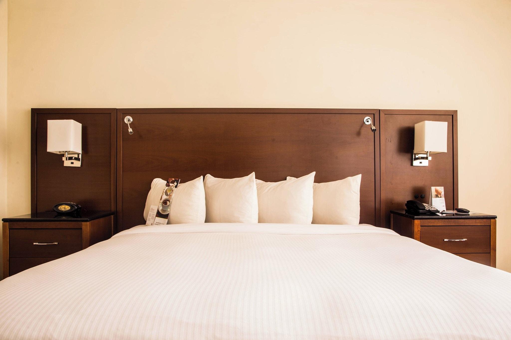 Double Partial Ocean View King Bed