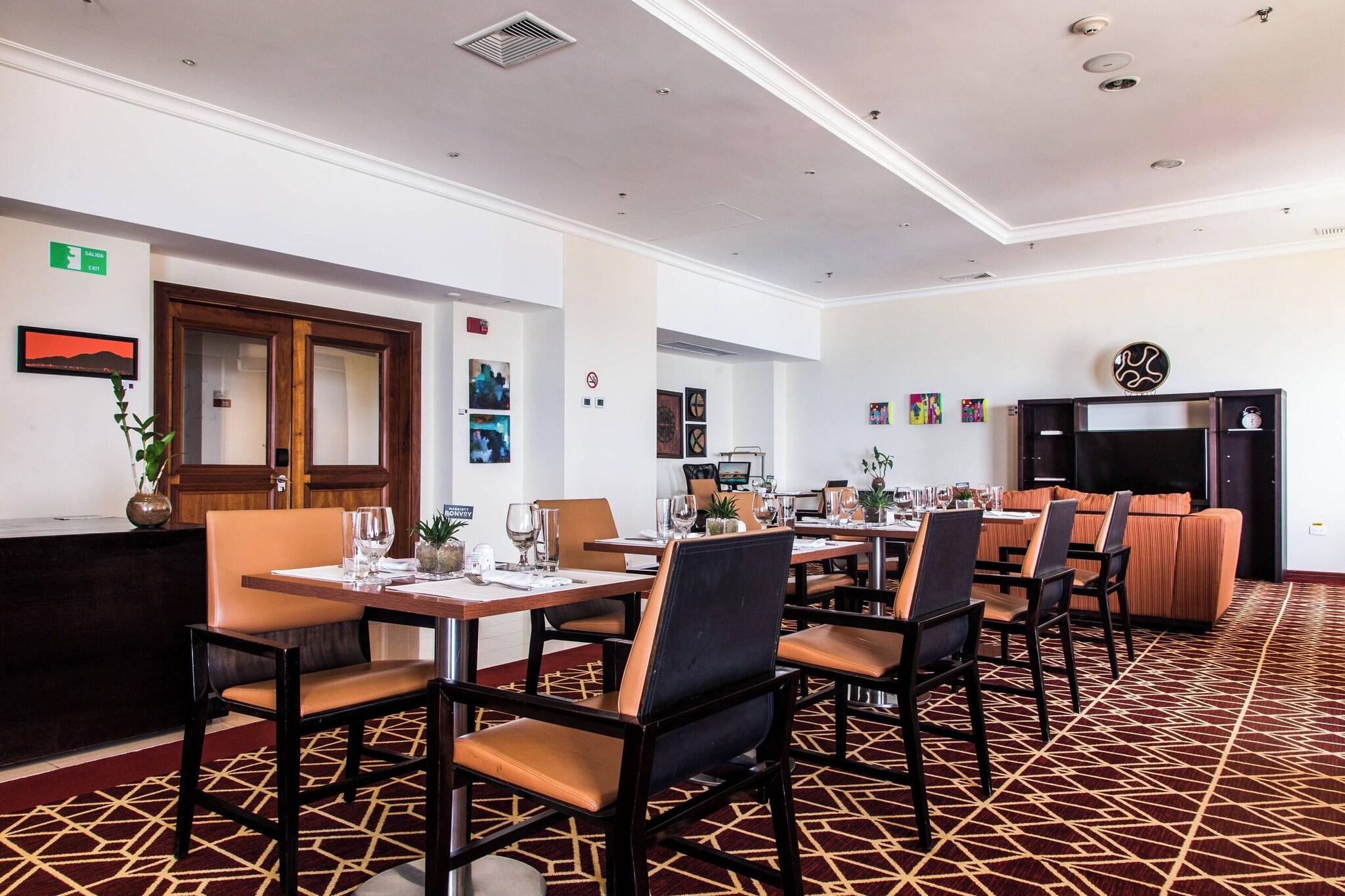 Suite Partial Ocean View King Bed