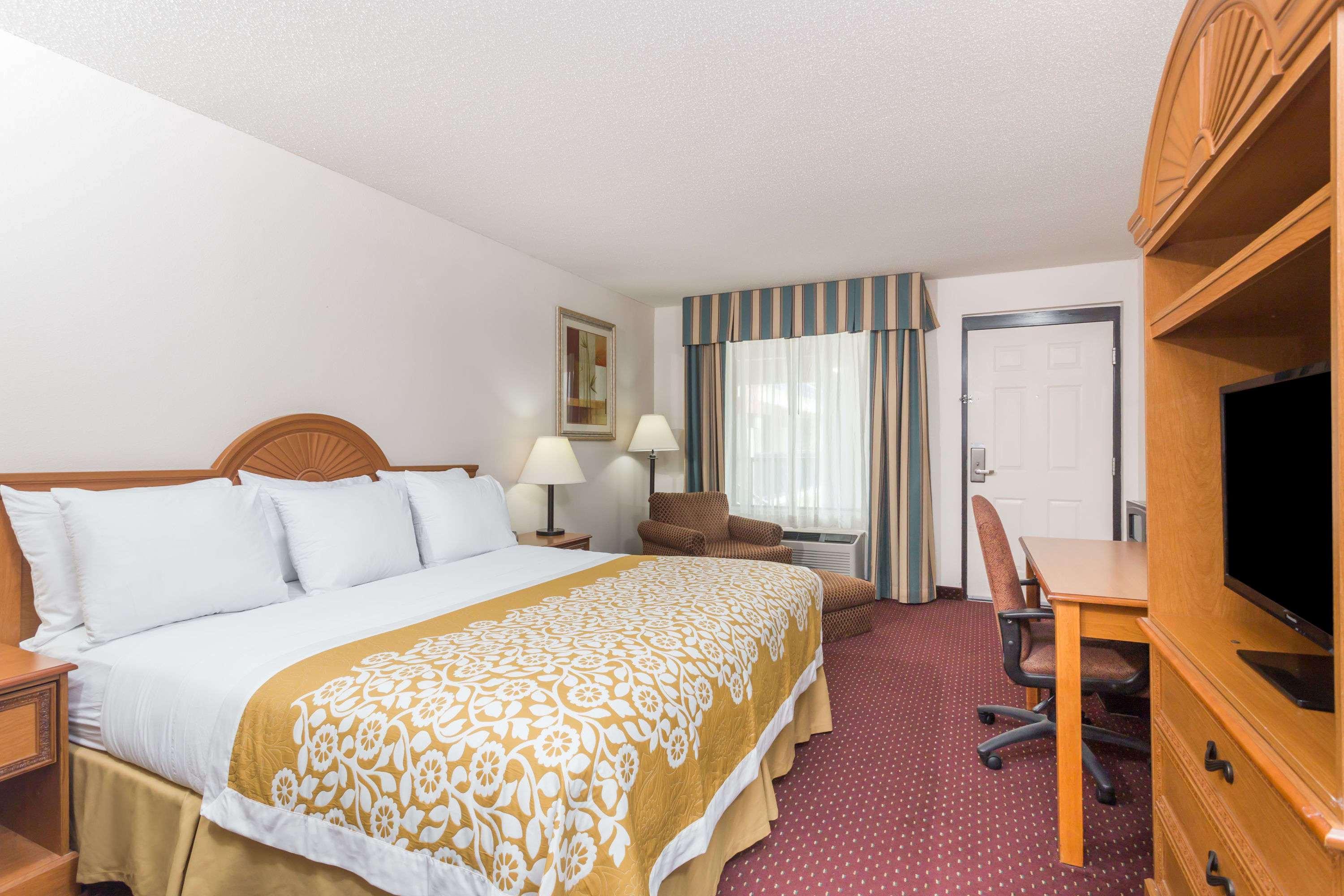 Triple King Bed Non Smoking