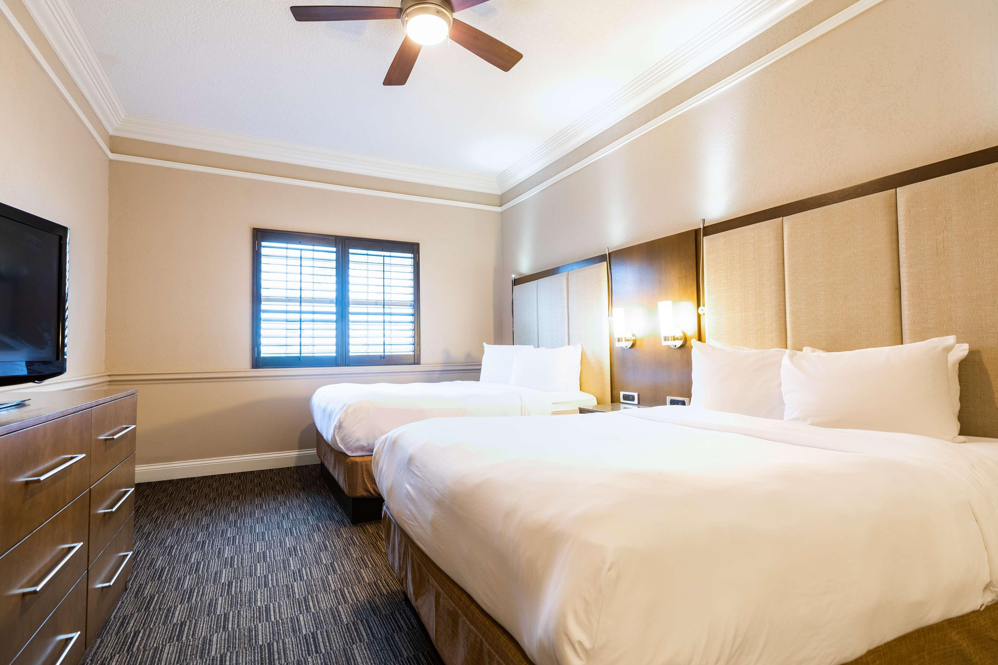 Suite Two Queen Beds One Bedroom