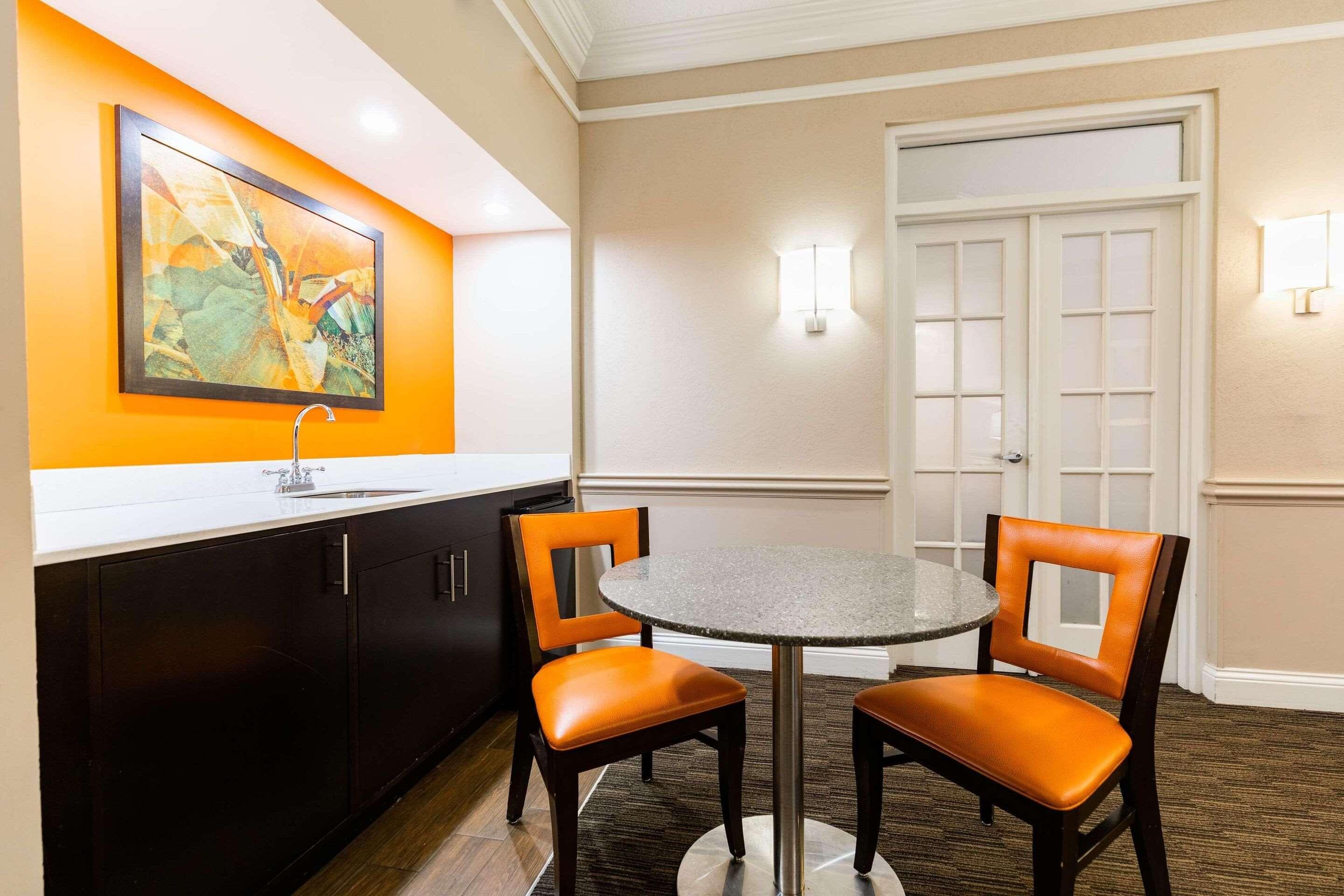 Suite Queen Size Bed