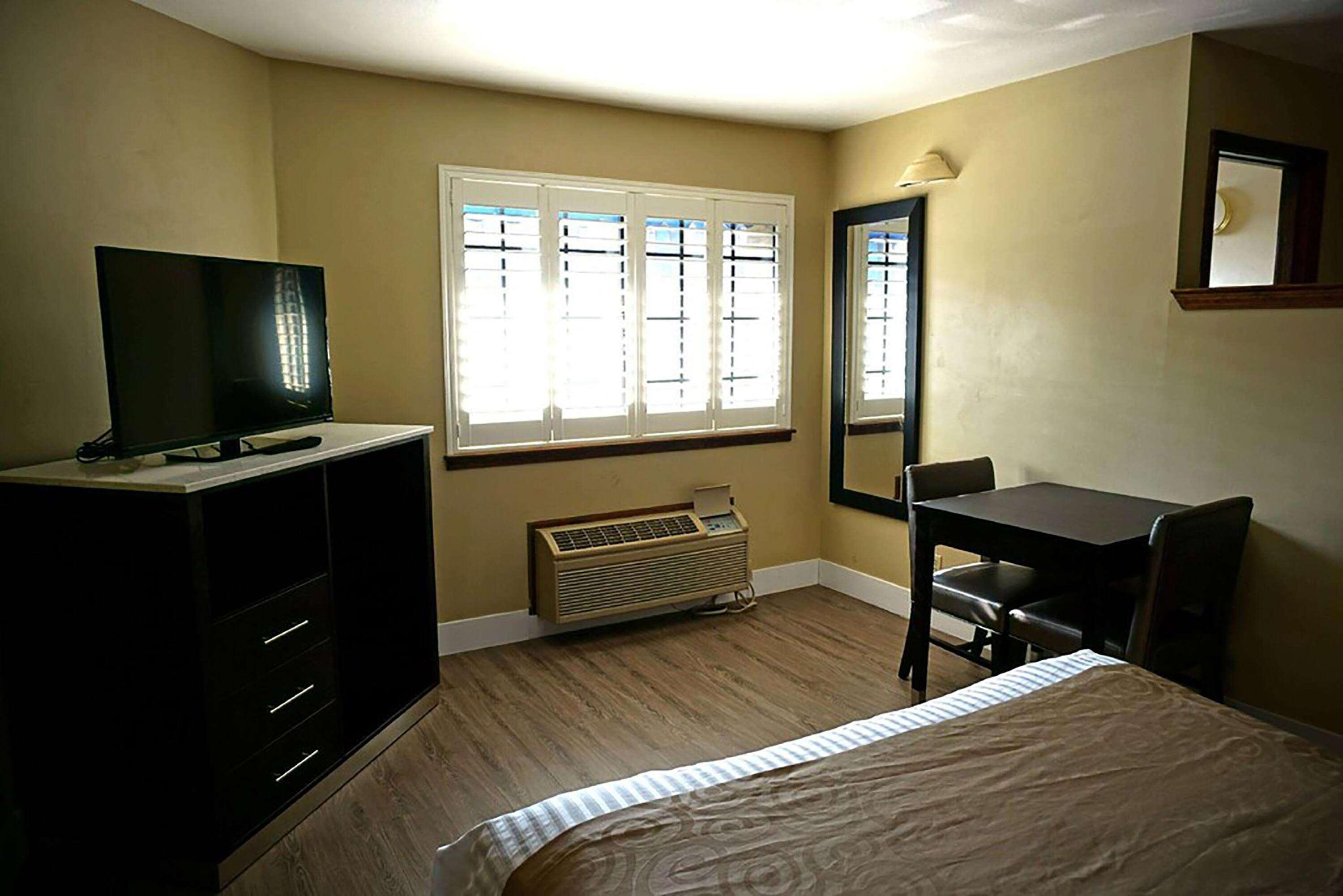 Room Accessible-queen Size Bed