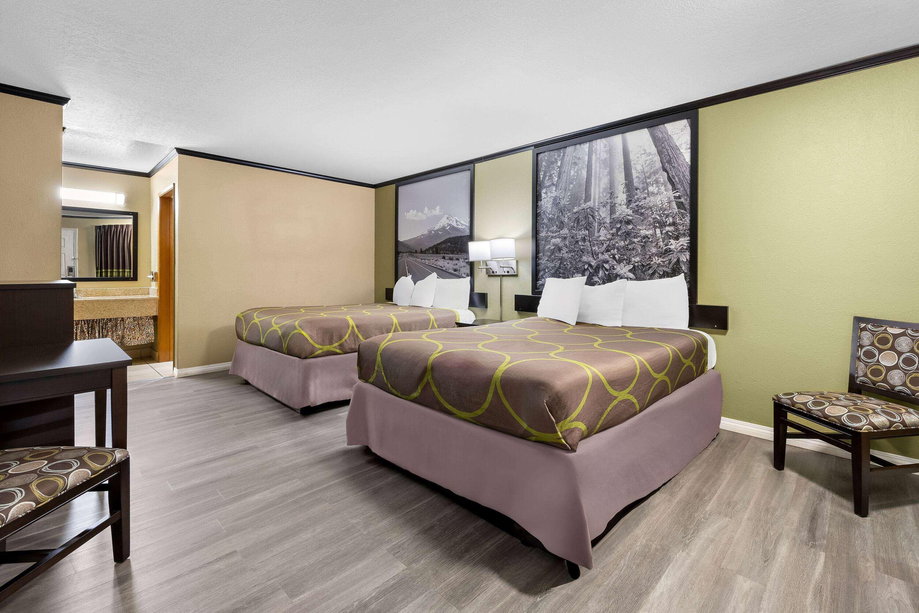 Quadruple Two Queen Beds