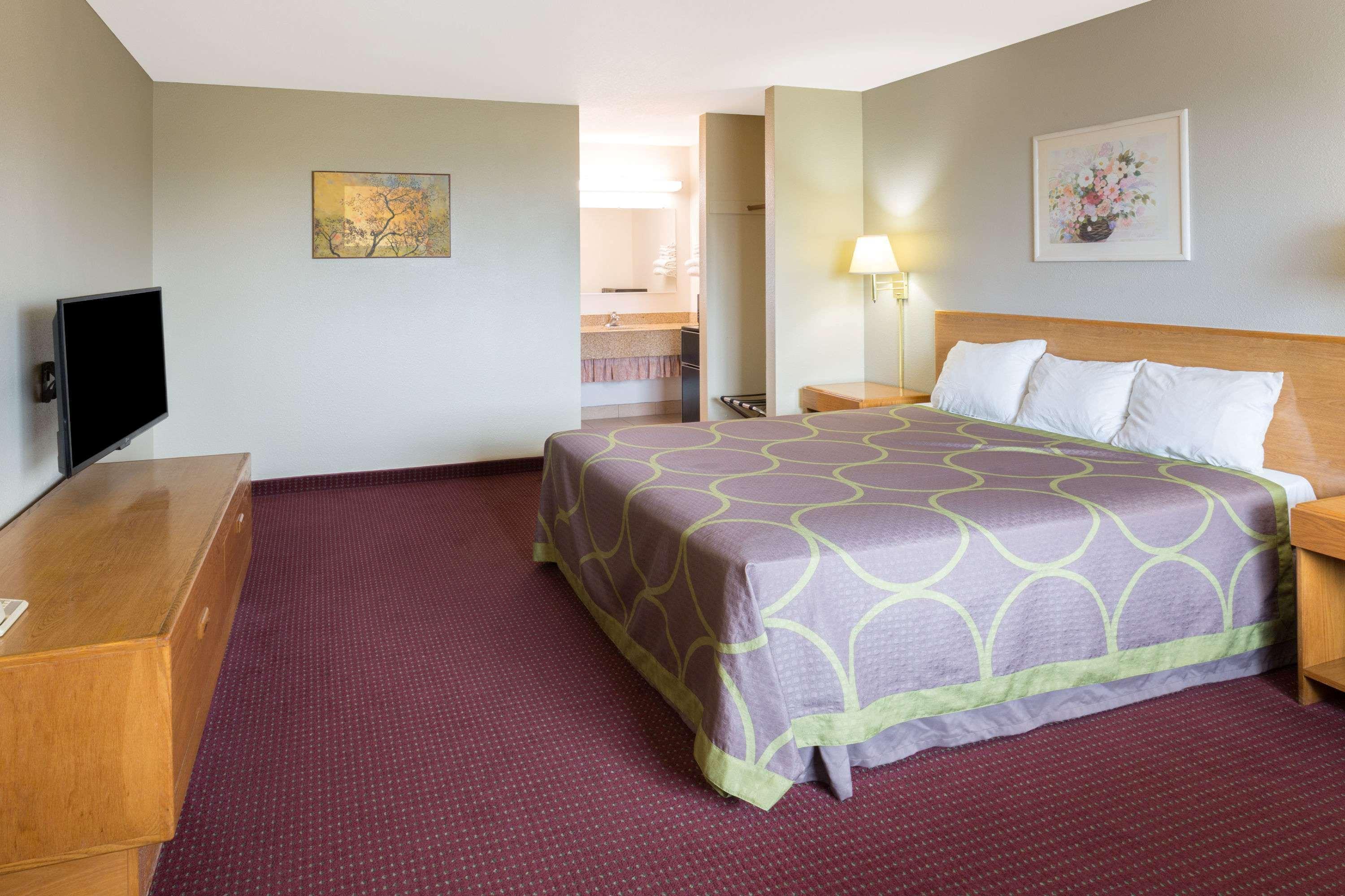 Double King Bed Non Smoking