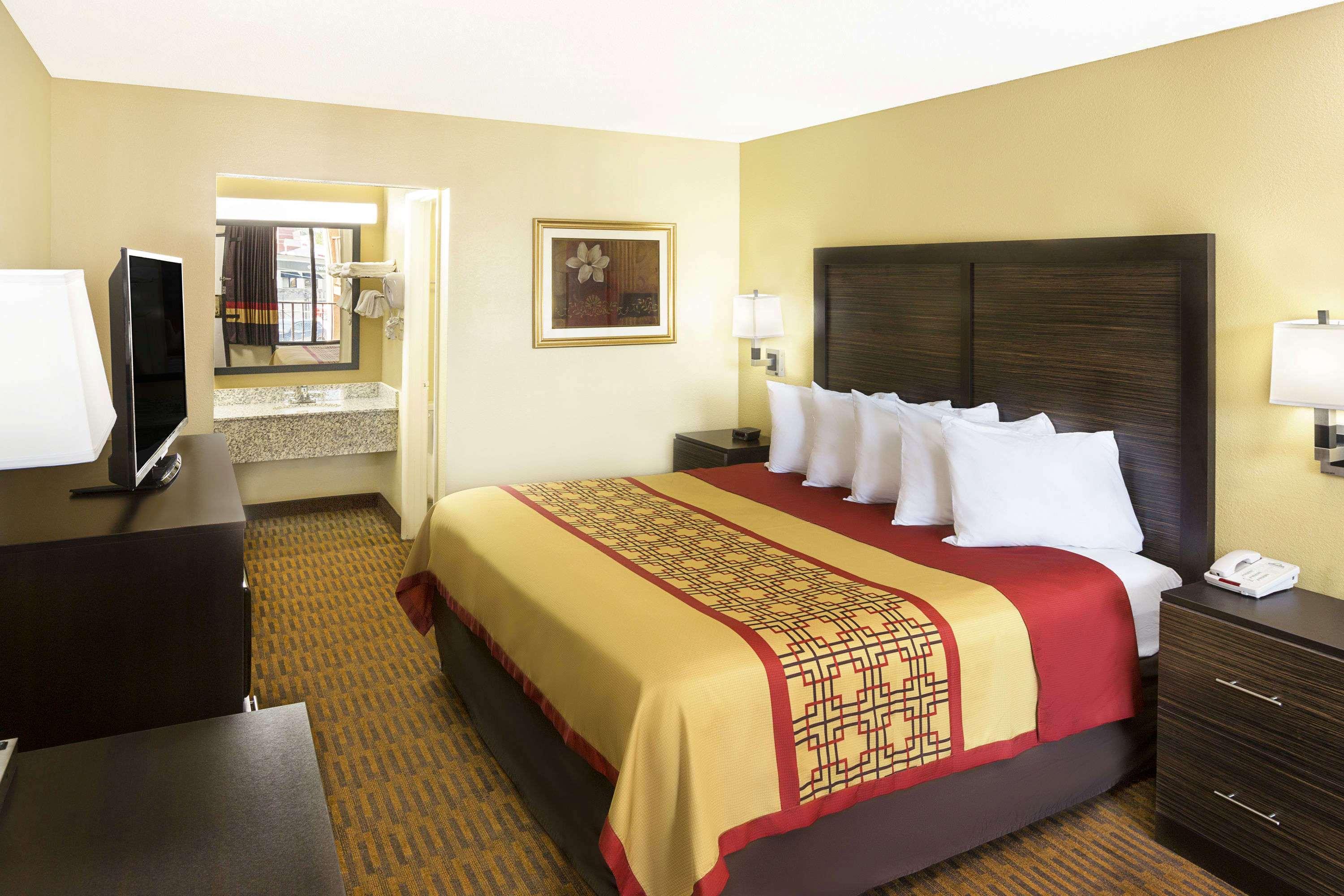 Room King Bed Non Smoking