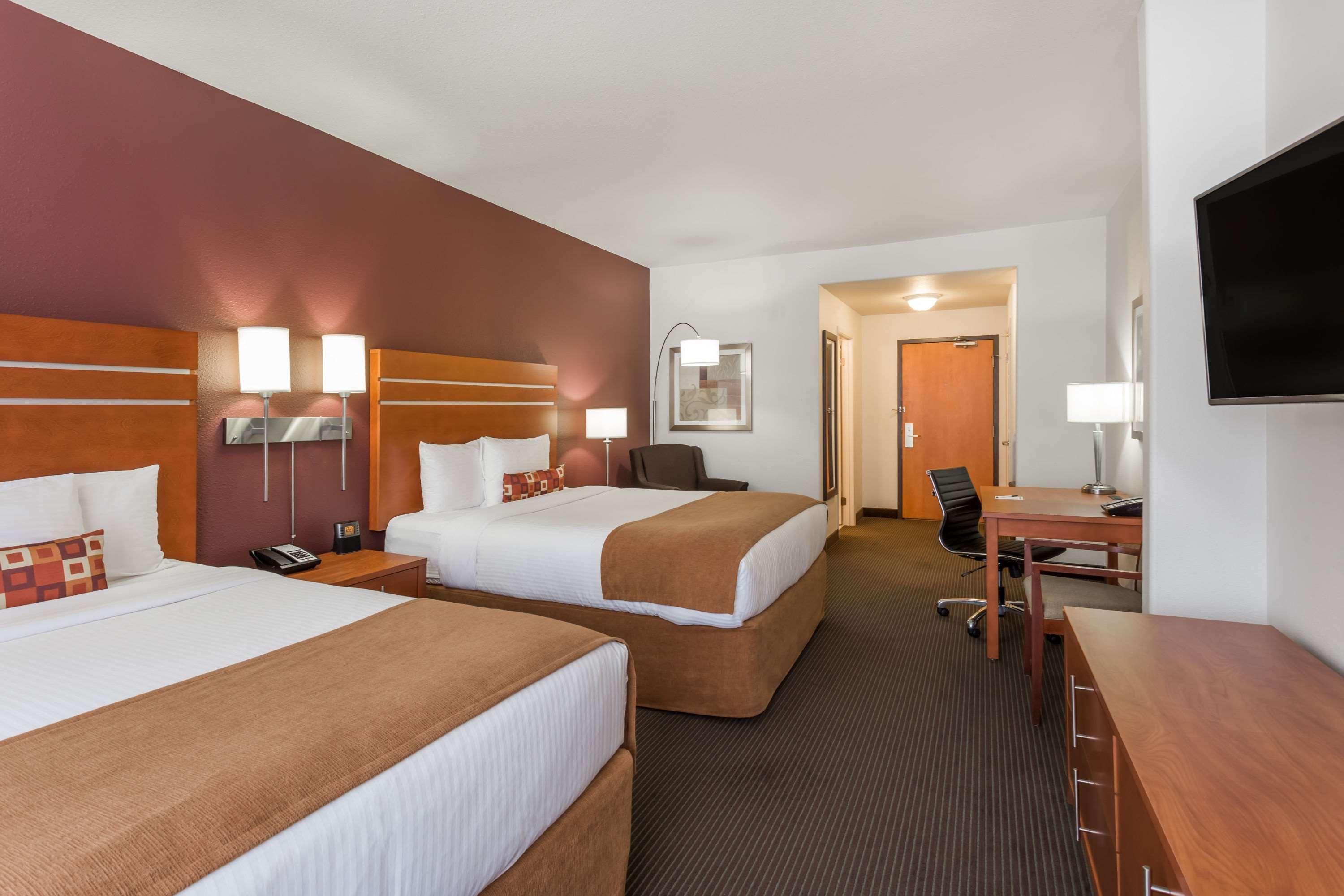 Quadruple Deluxe Two Queen Beds