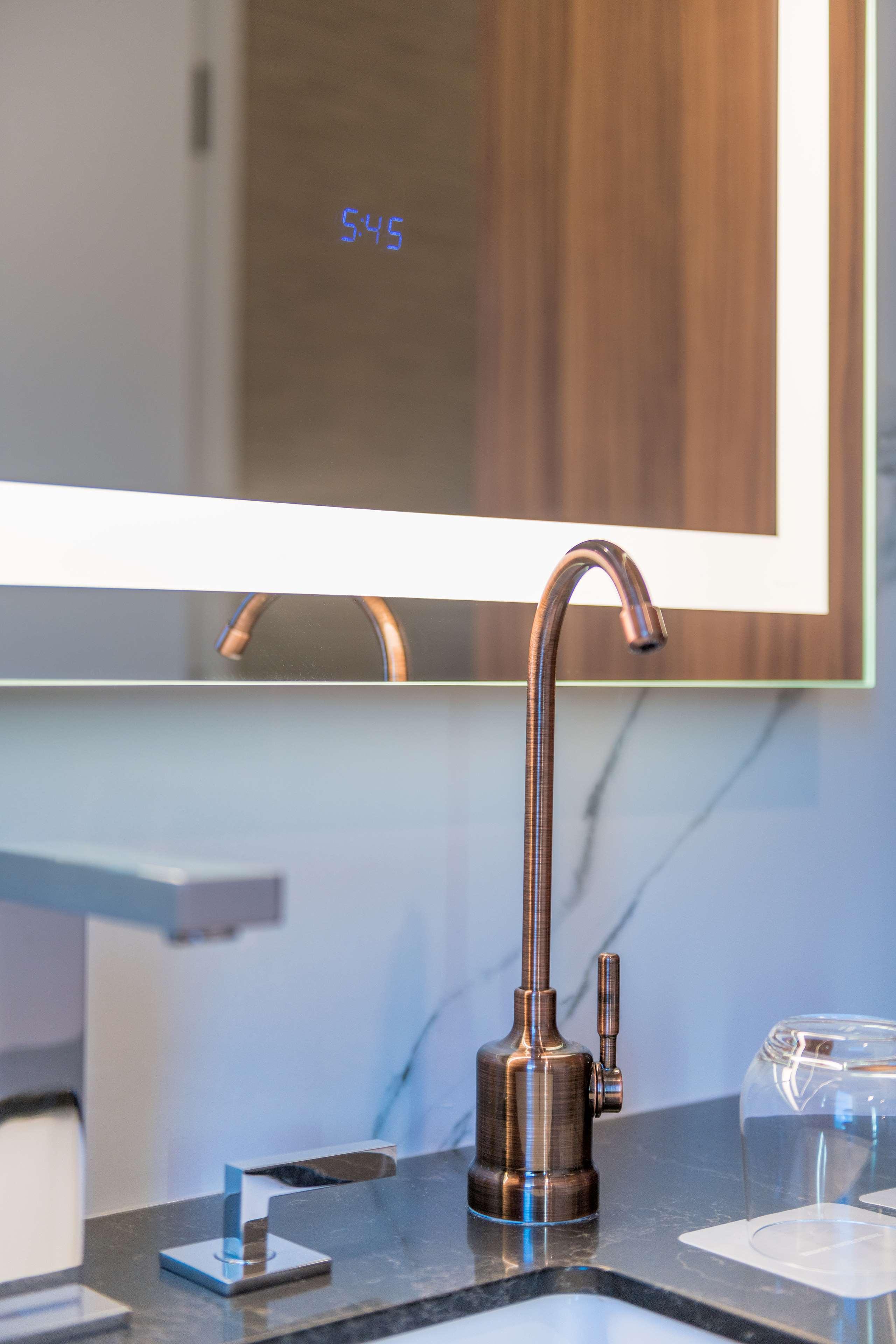 Double Club King Bed