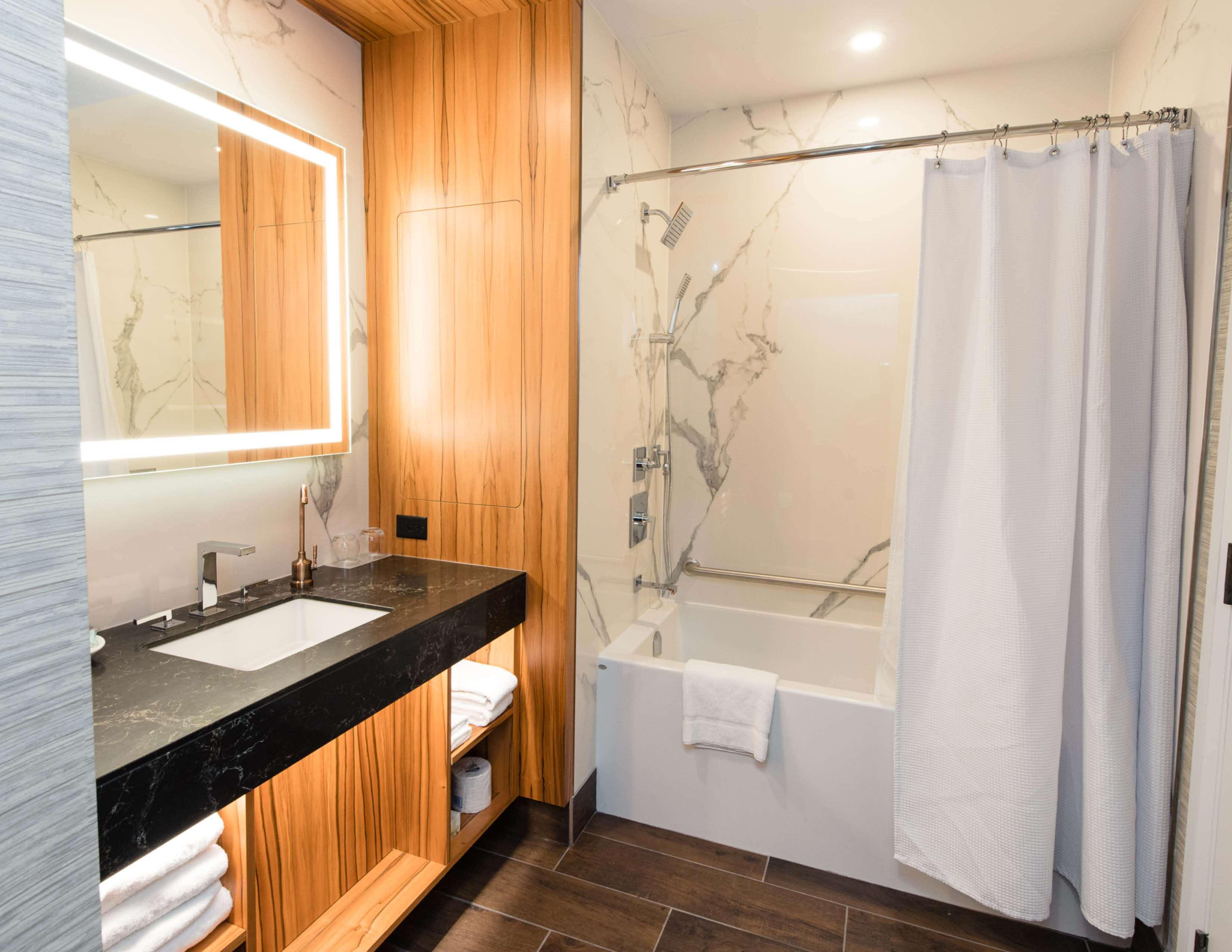 Suite Club Two Queen Beds