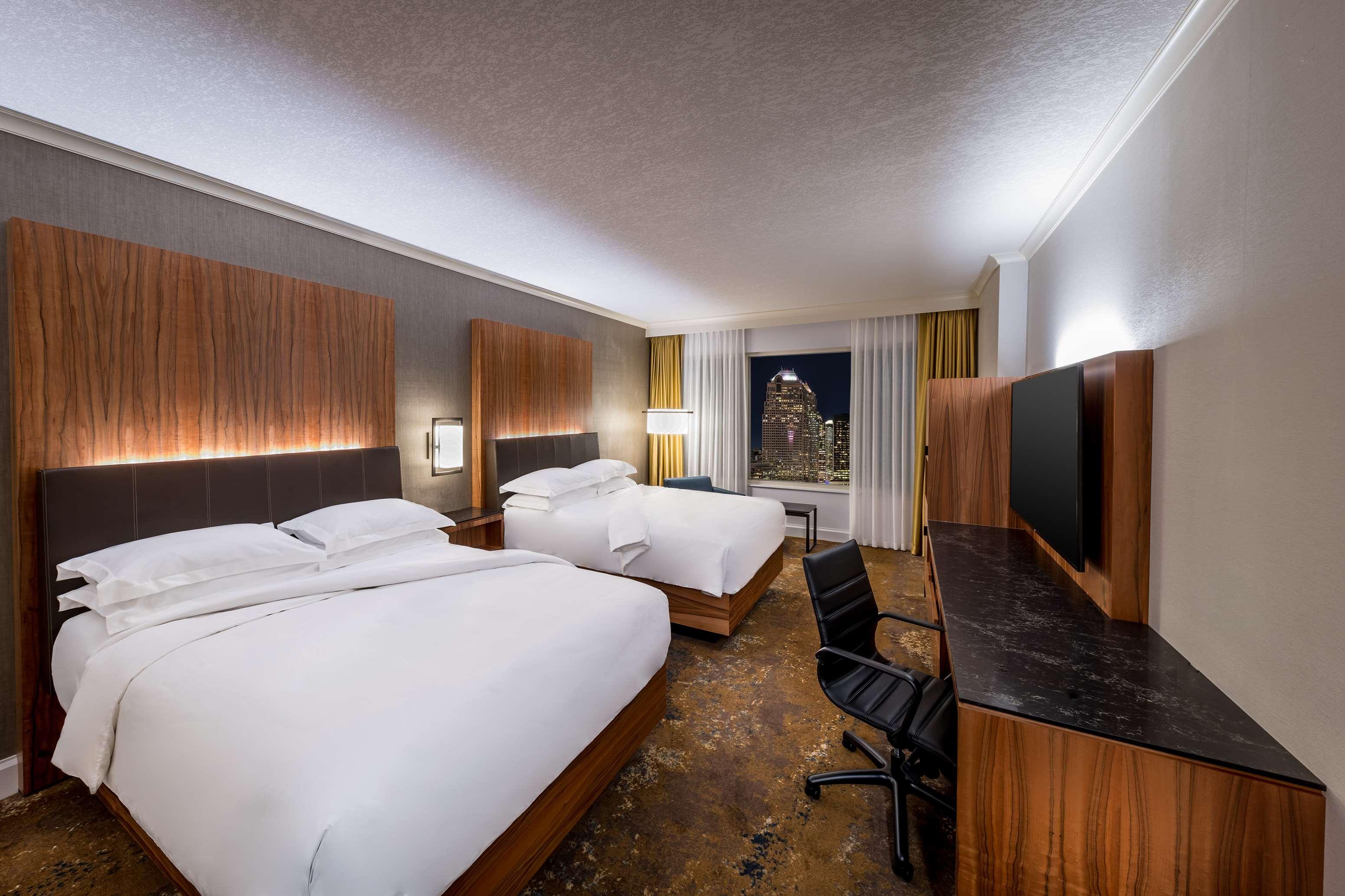 Suite Club Two Queen Beds