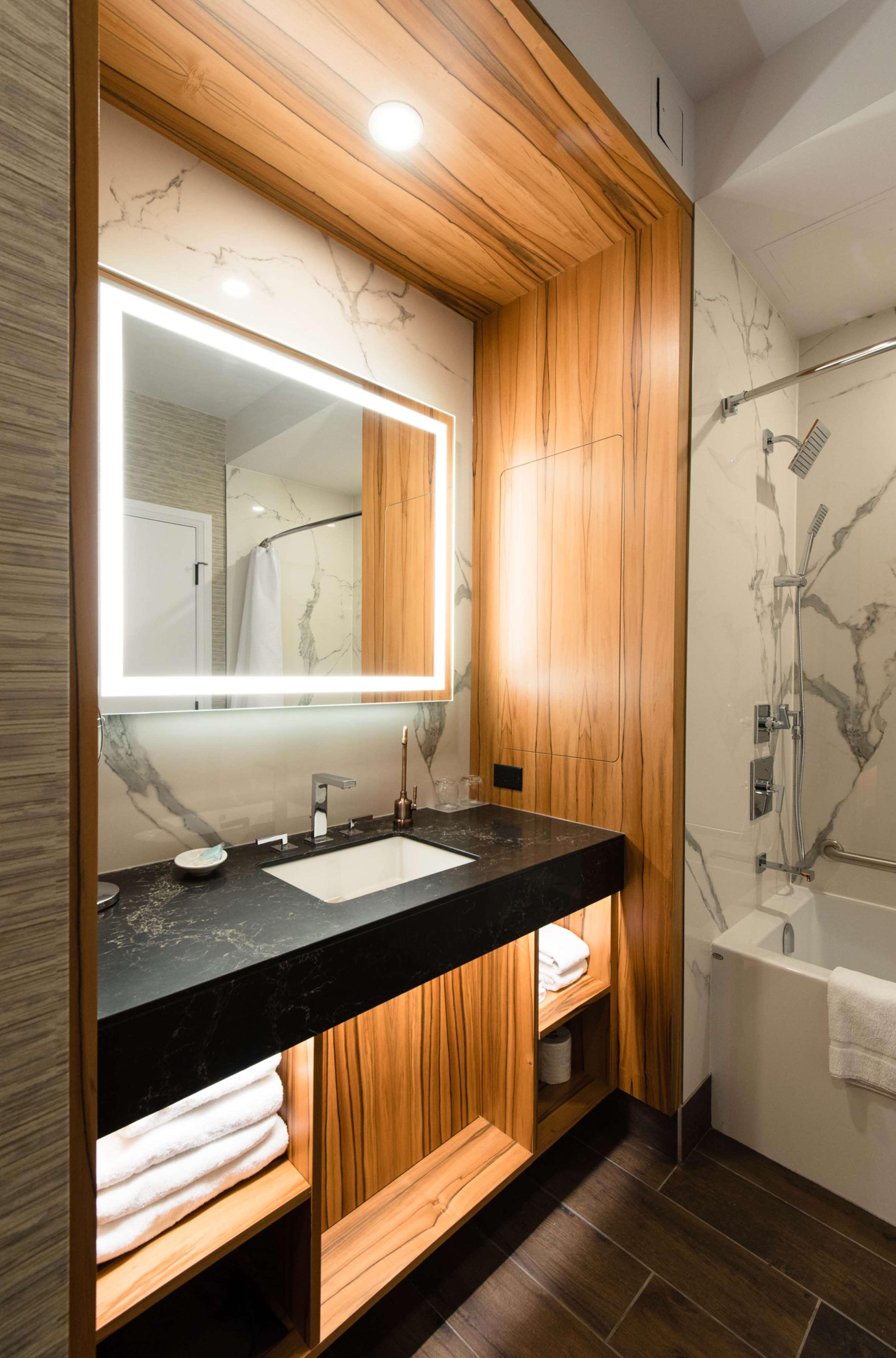 Suite Club Two Queen Beds