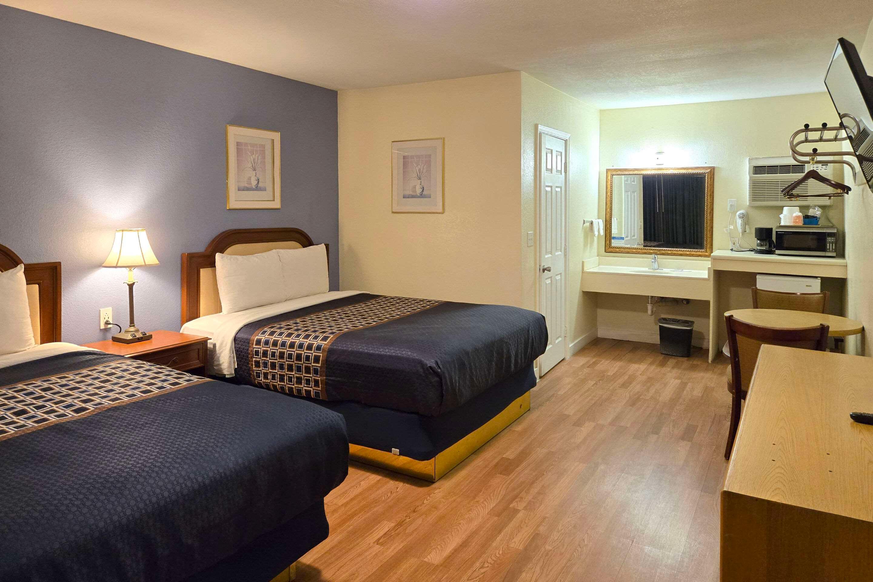 Double Two Queen Beds Non Smoking