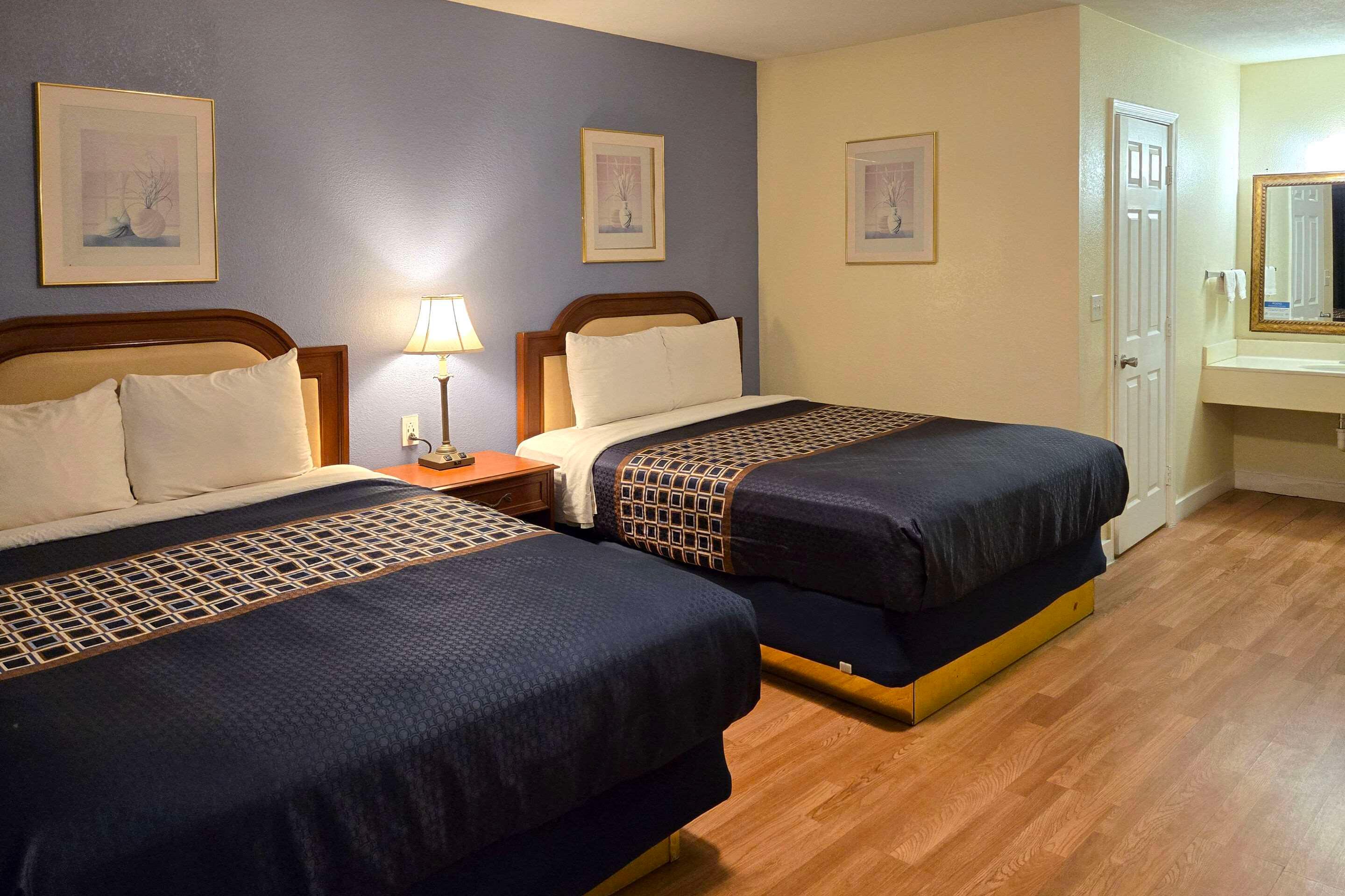 Double Two Queen Beds Non Smoking