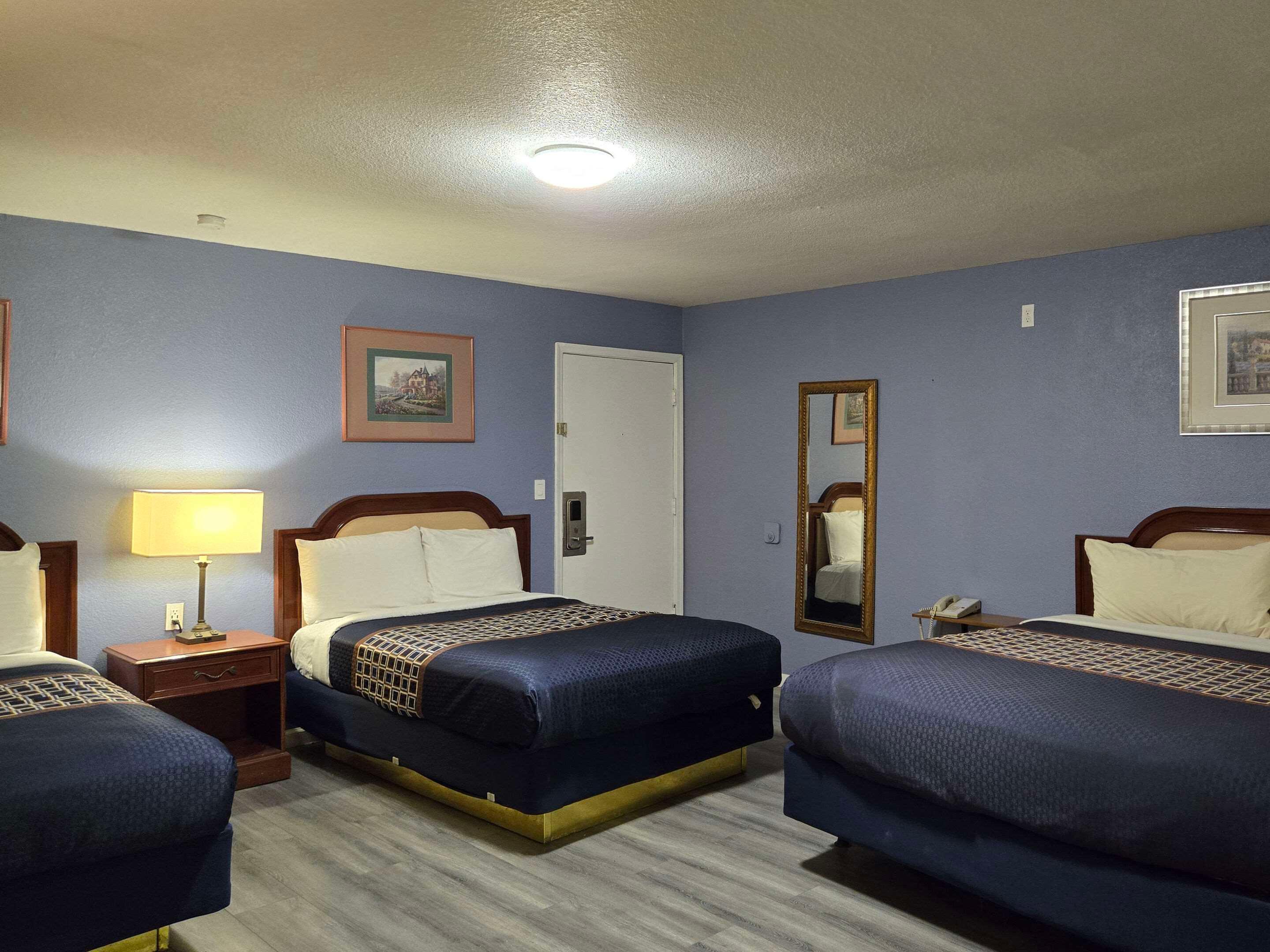 Suite Two Double Beds Non Smoking