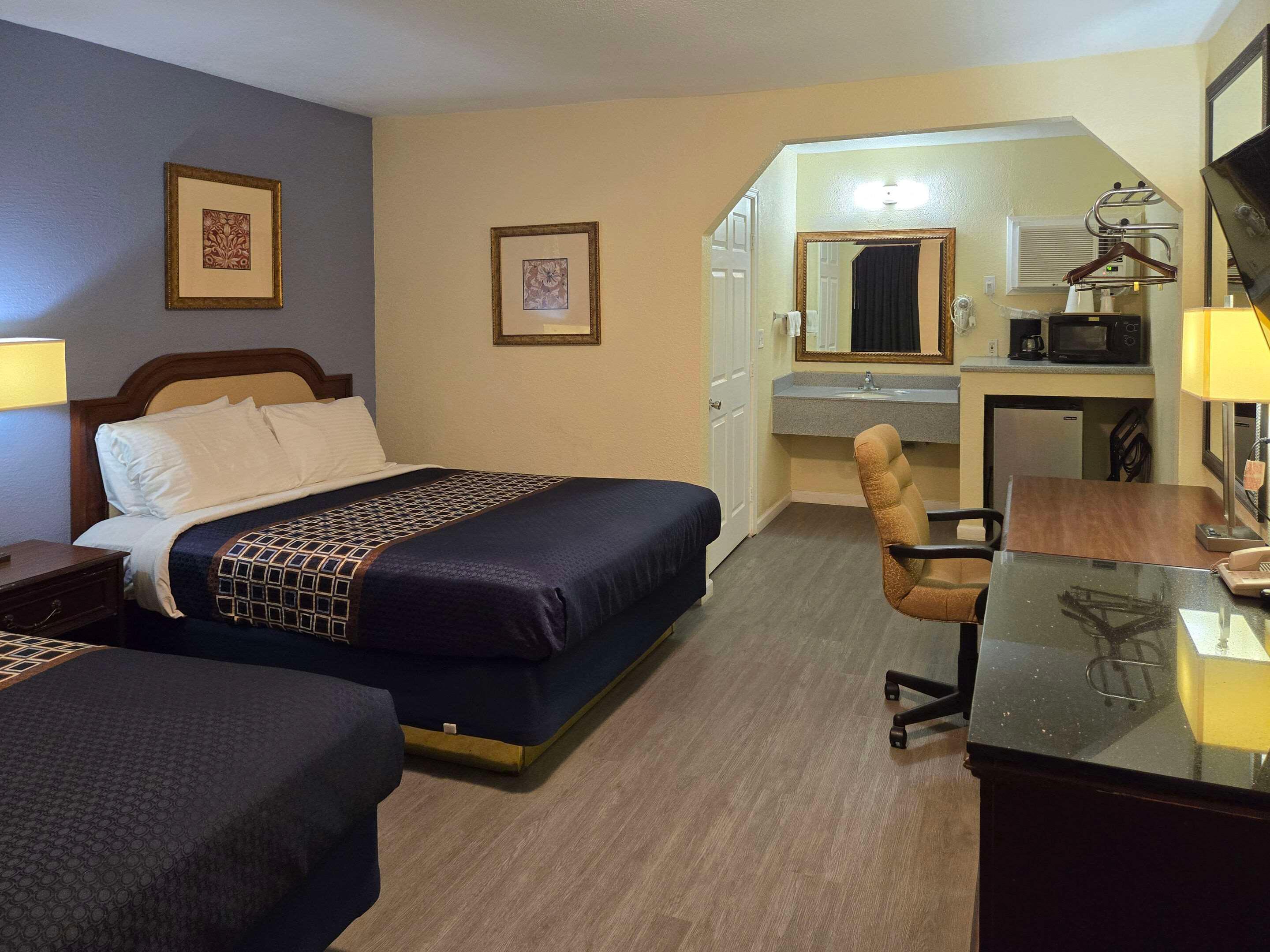 Double Two Queen Beds Non Smoking