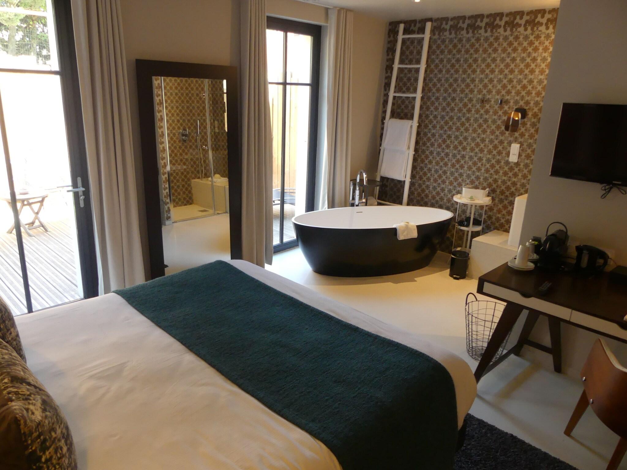 Double Superior Queen Bed