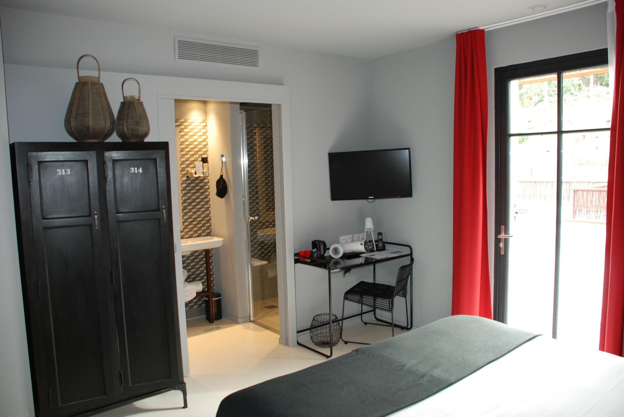 Double Premium Queen Bed