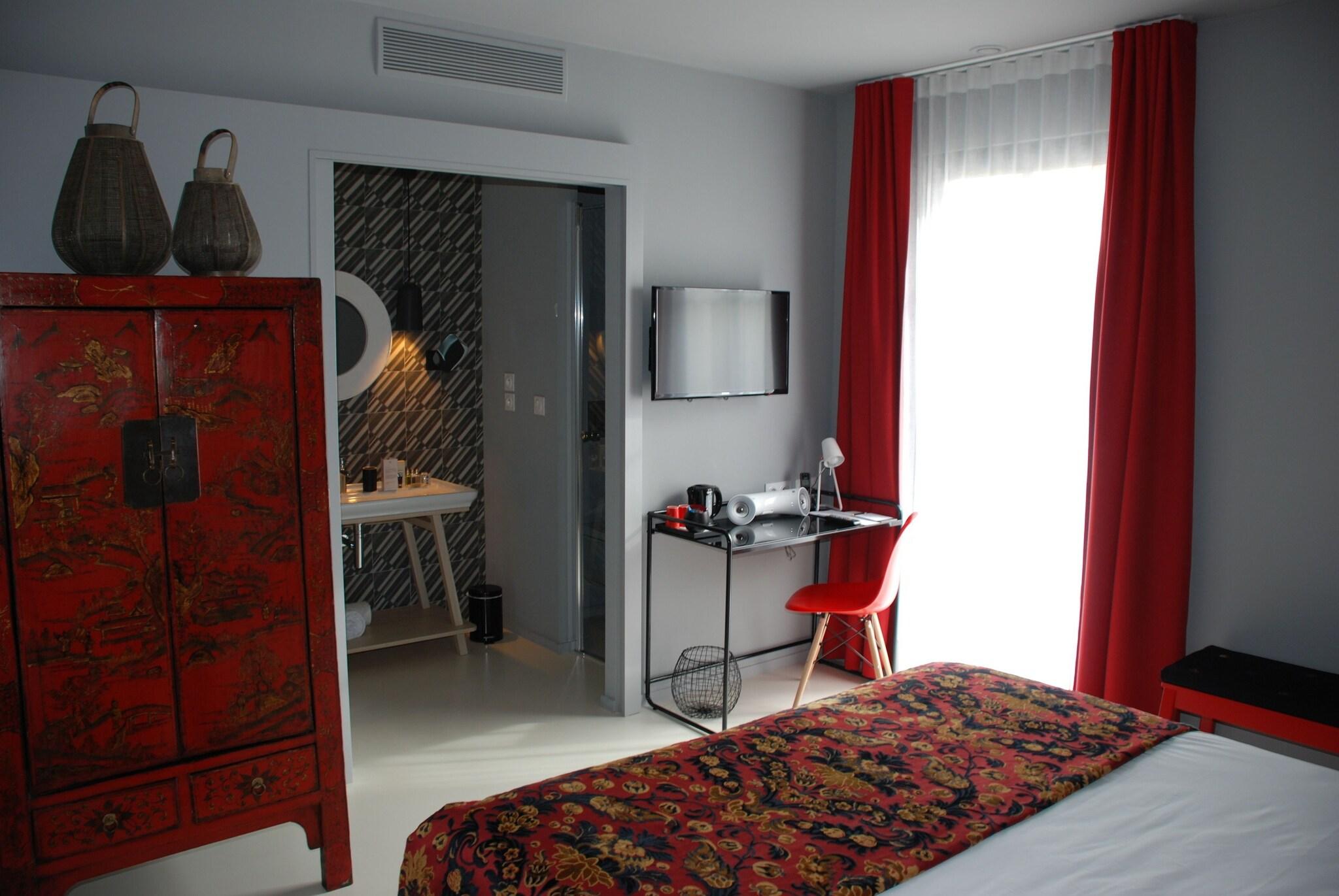 Double Premium Queen Bed