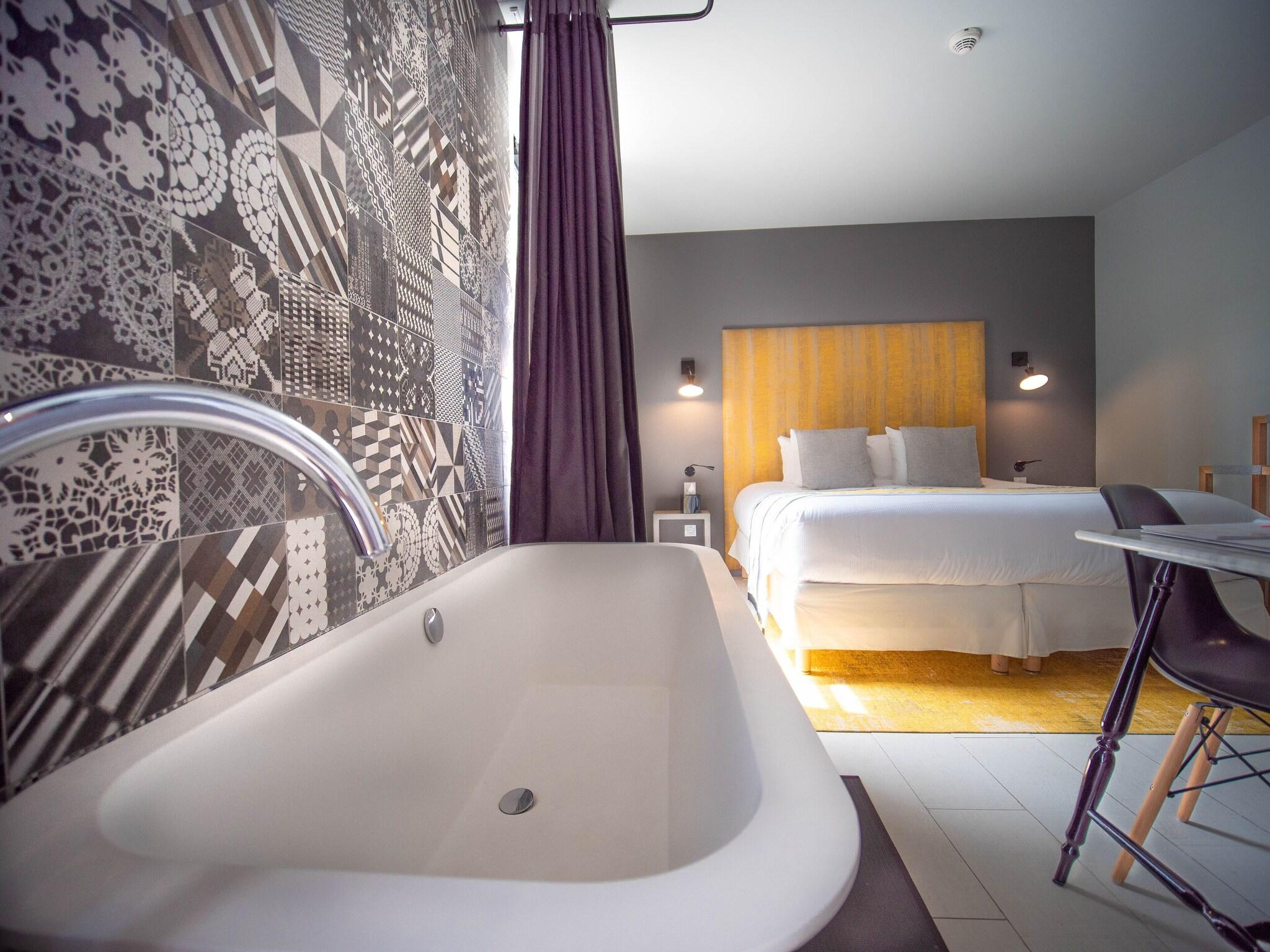 Double Premium Queen Bed