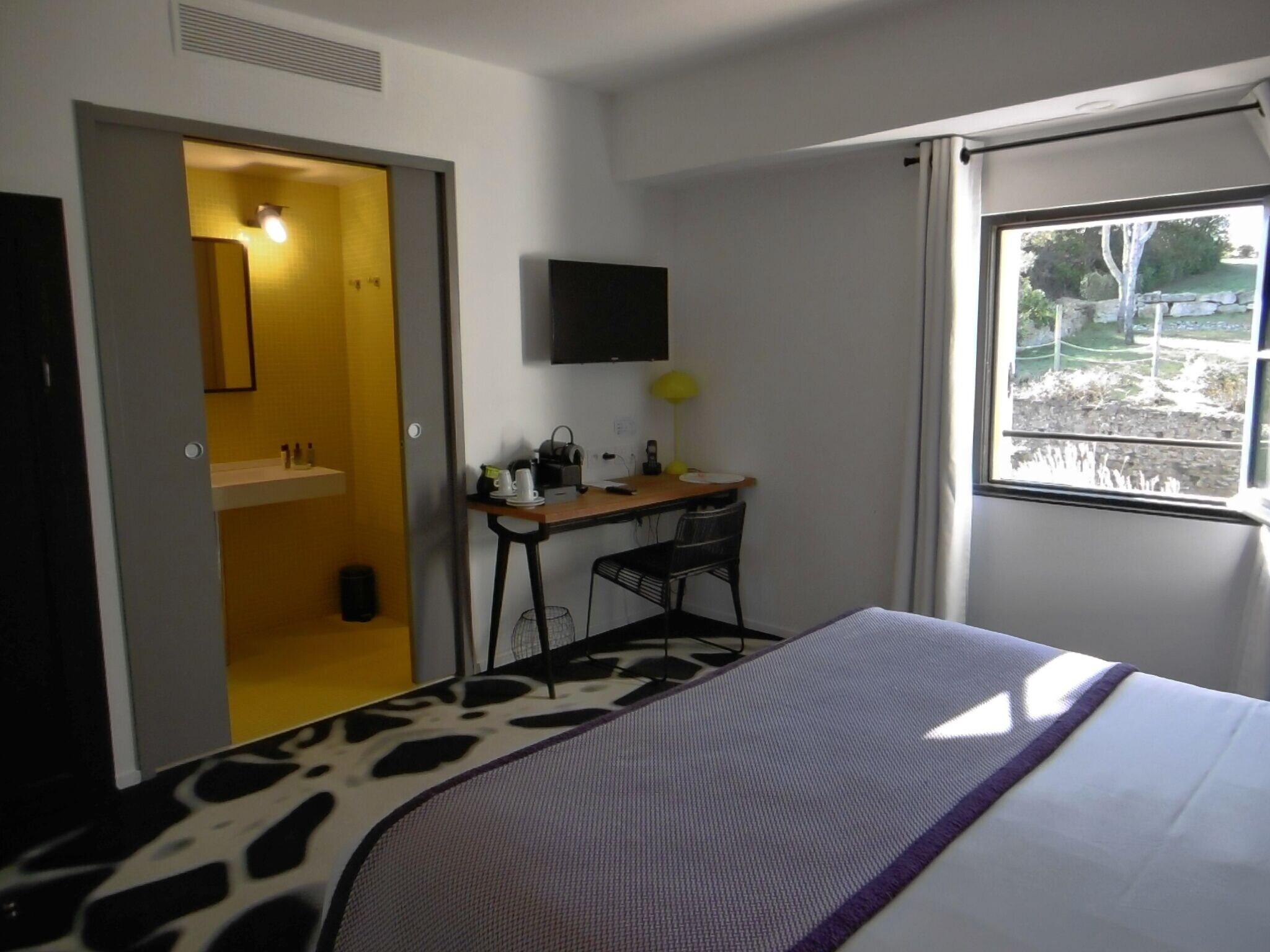 Double Premium Queen Bed