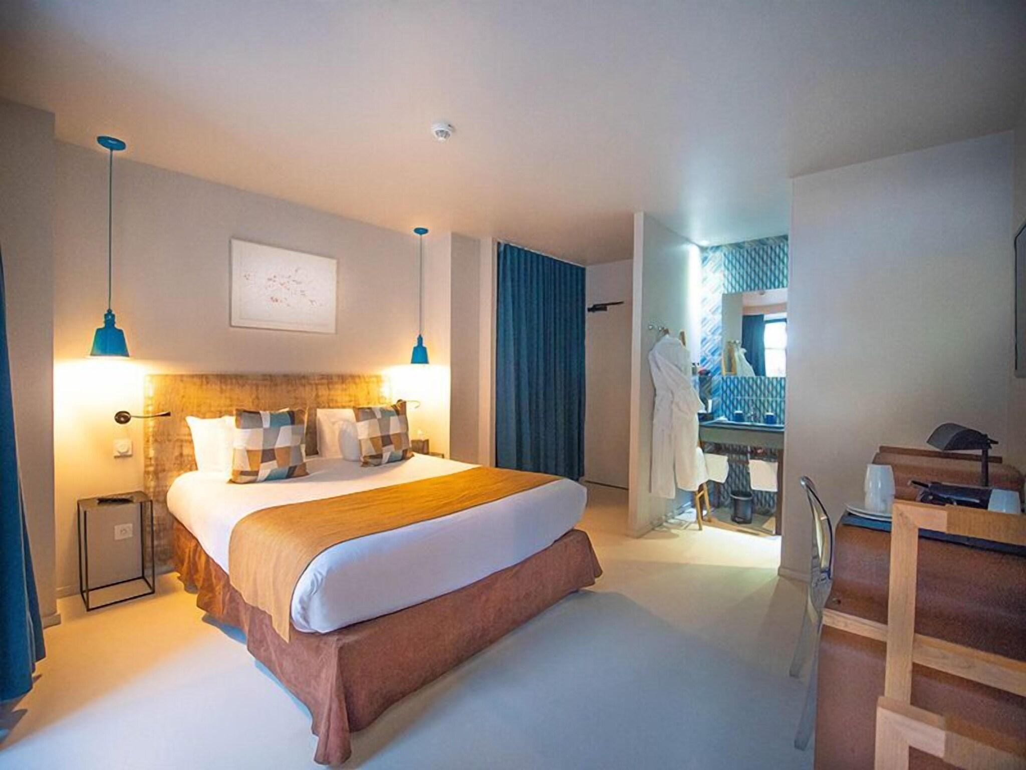 Double Premium Queen Bed