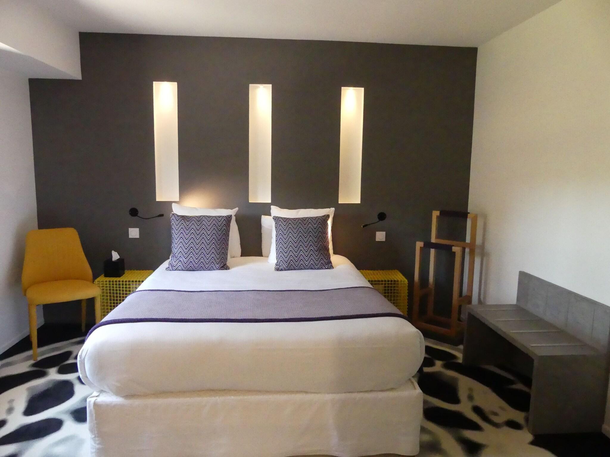 Double Premium Queen Bed