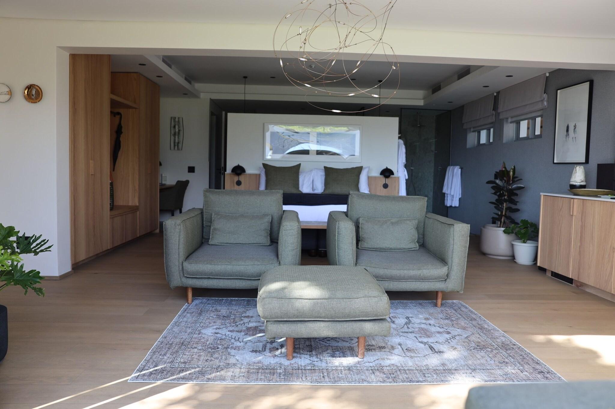 Studio Premium King Bed