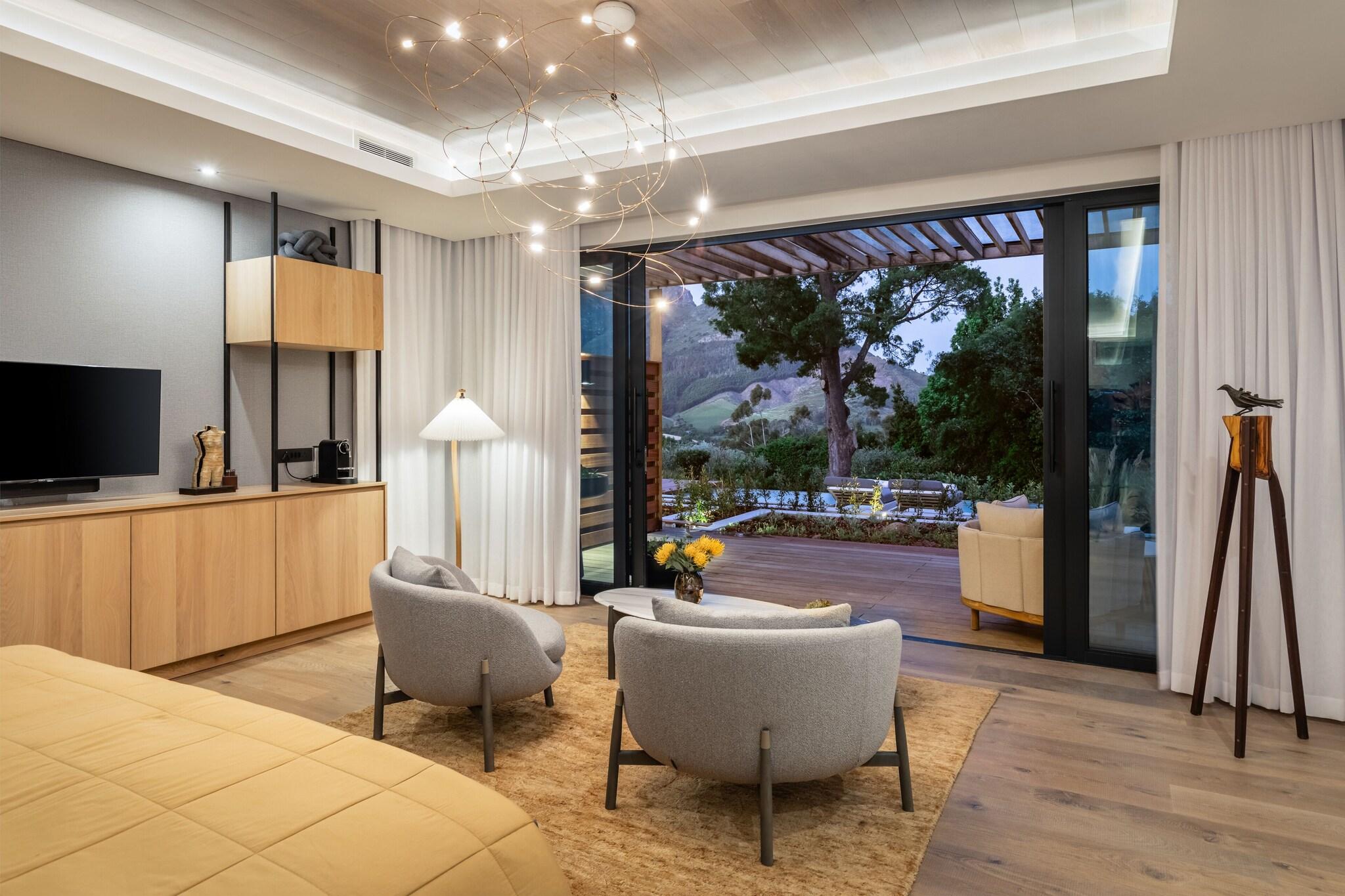 Studio Premium King Bed