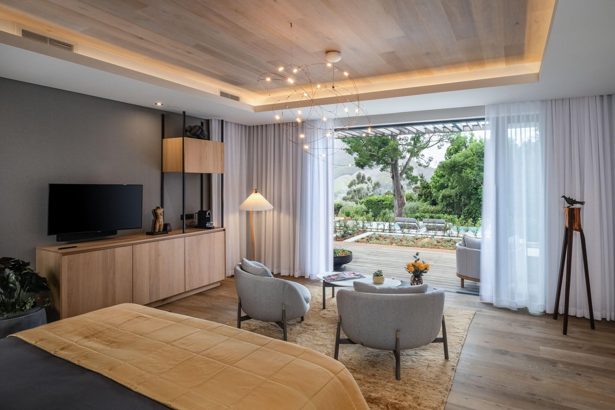 Studio Premium King Bed