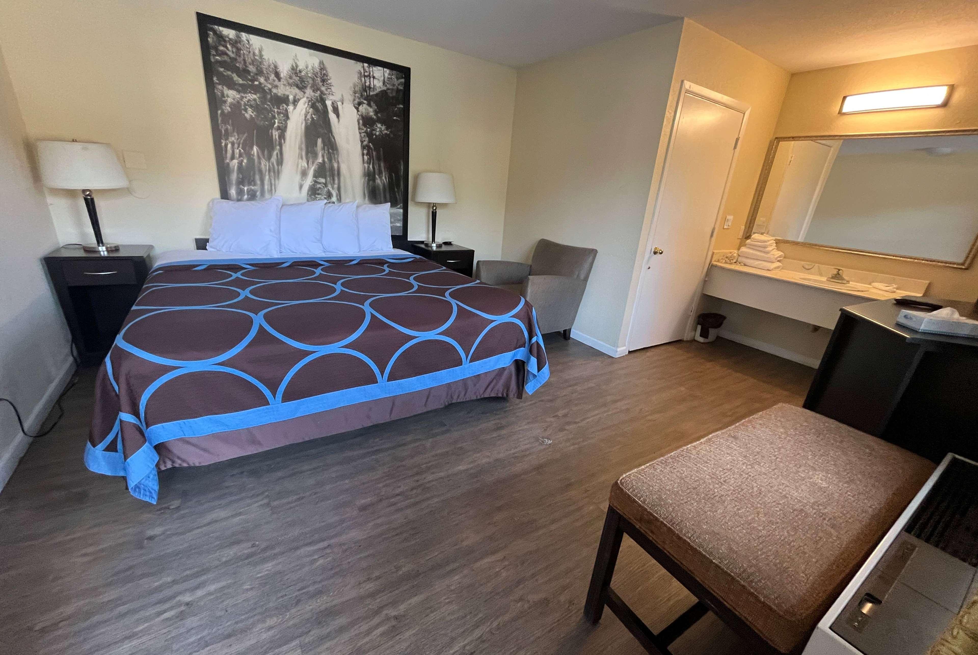 Double Queen Bed Non Smoking