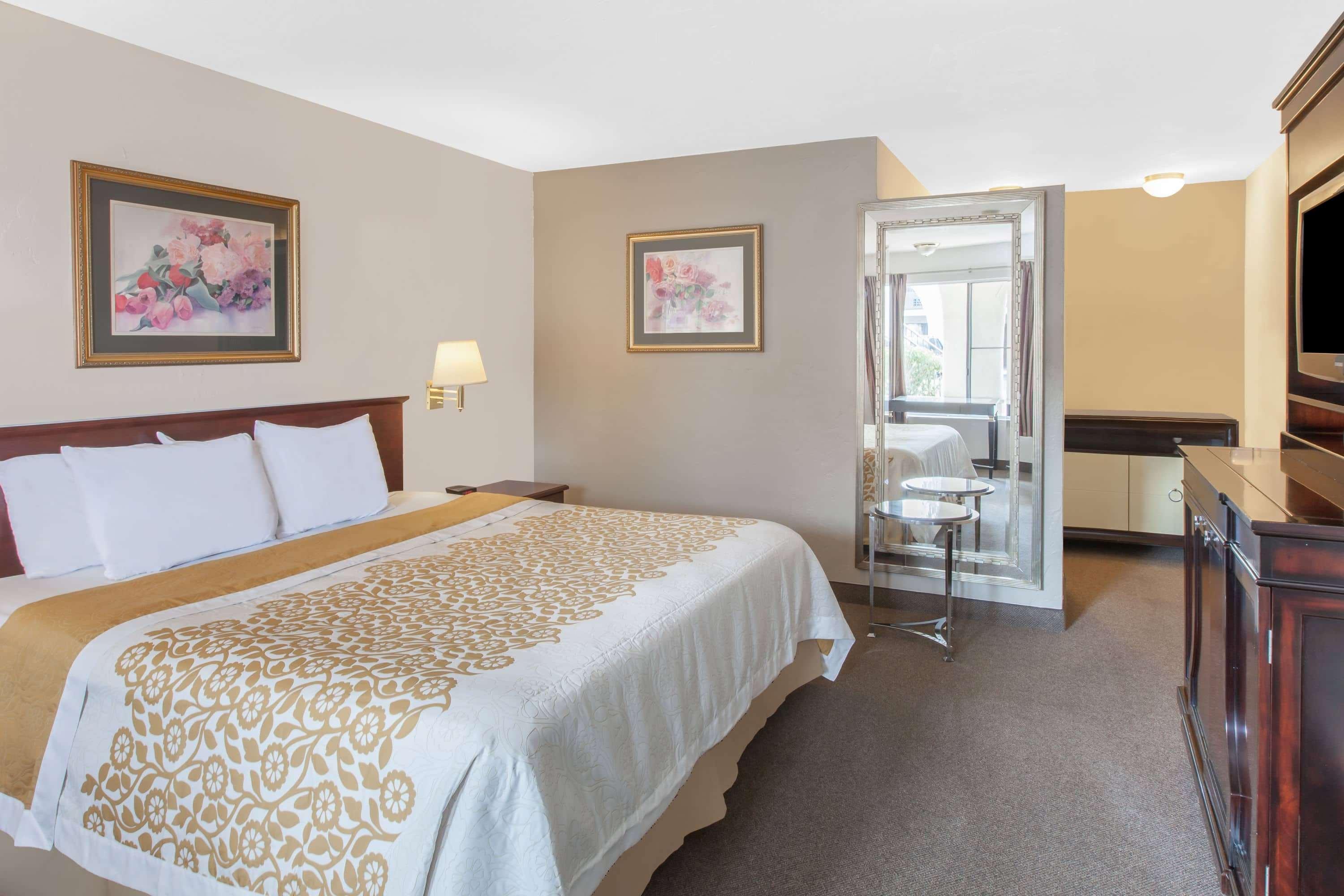 Double King Bed Non Smoking