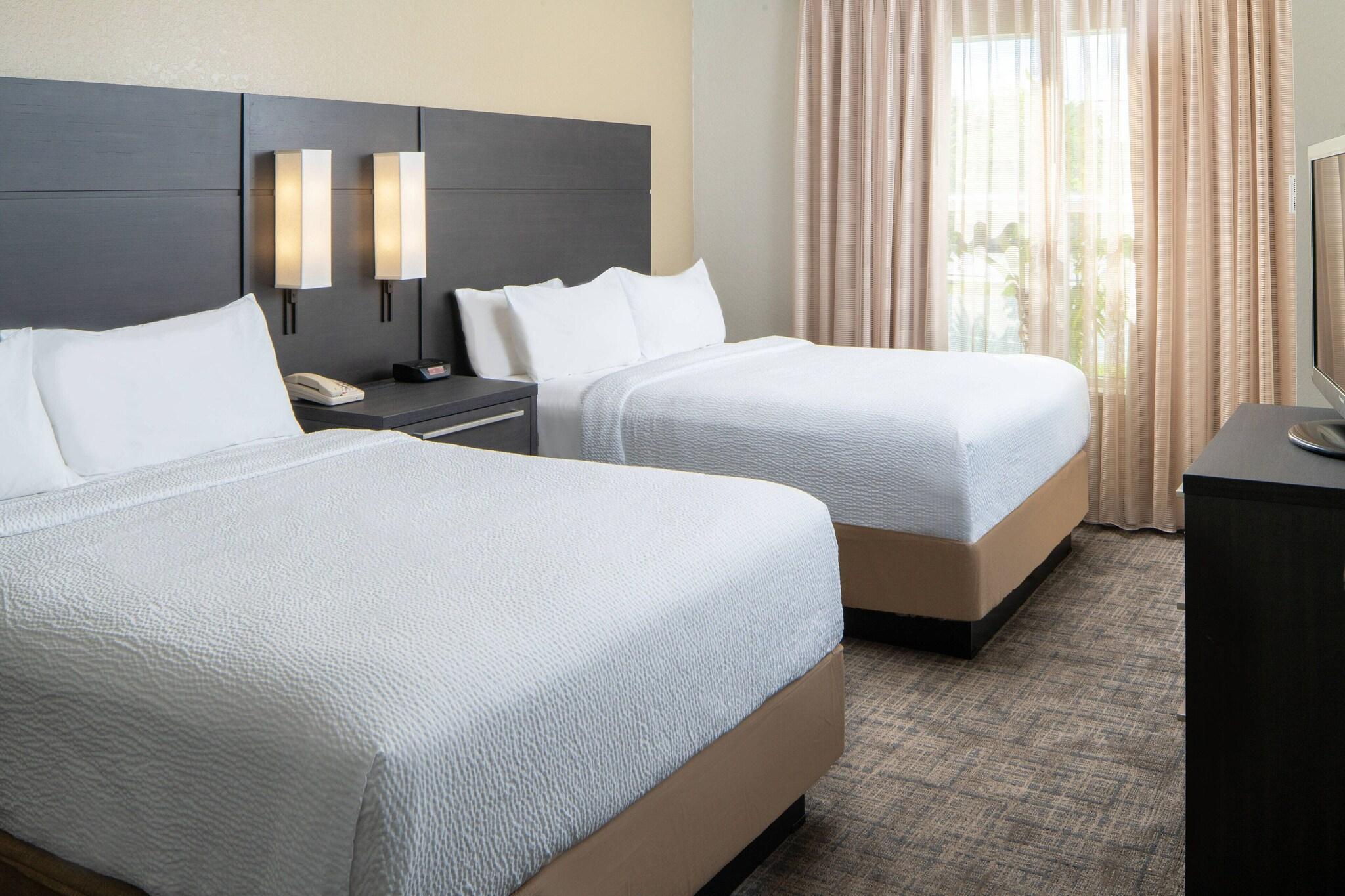 Suite Two Queen Beds One Bedroom