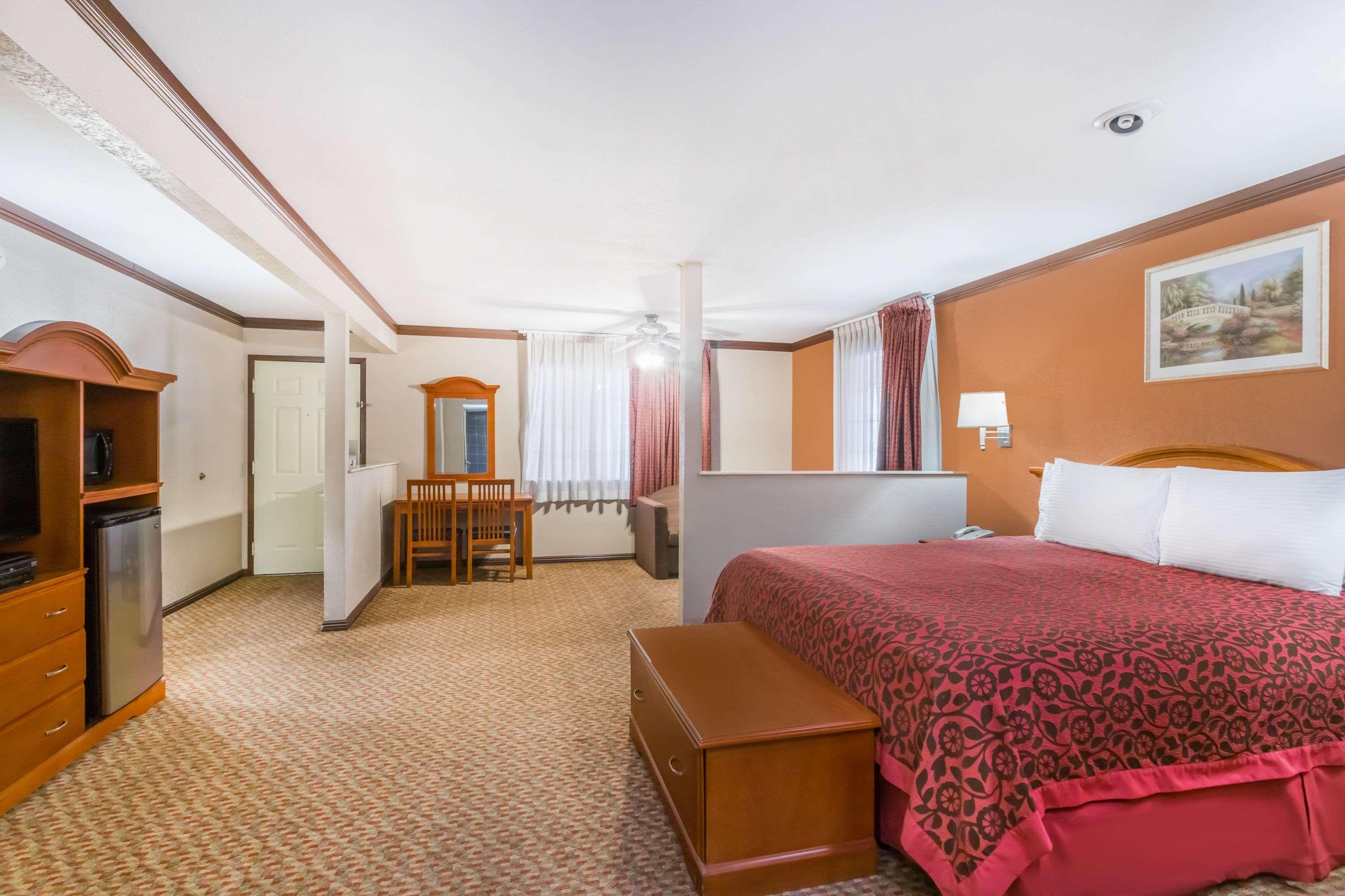 Triple King Bed Non Smoking