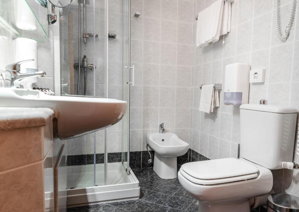 Double or Twin Standard