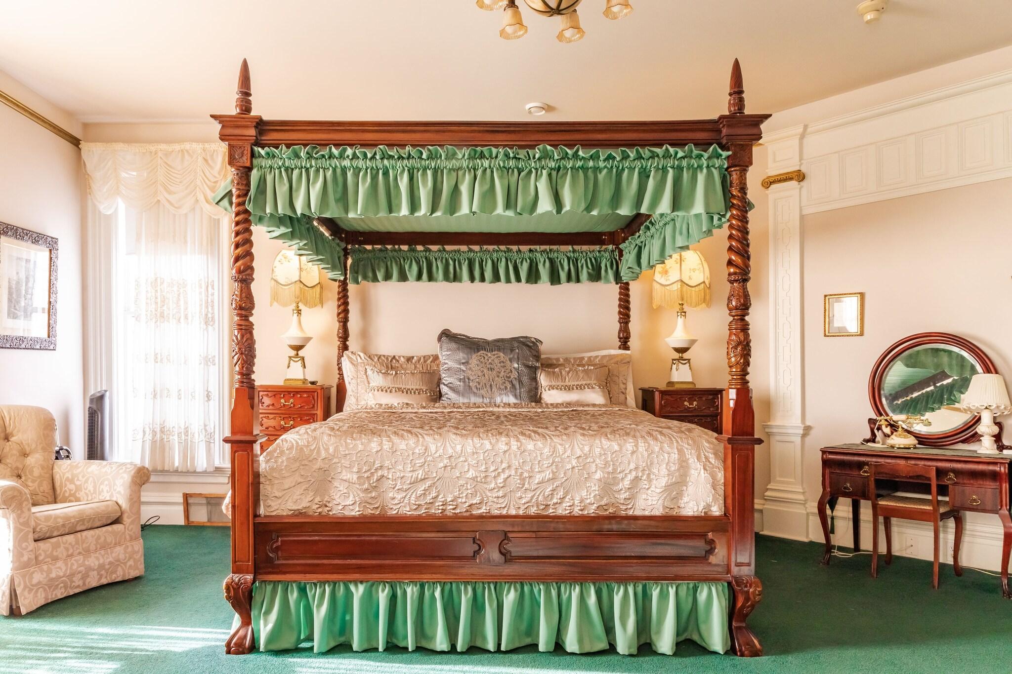 Suite Deluxe King Bed