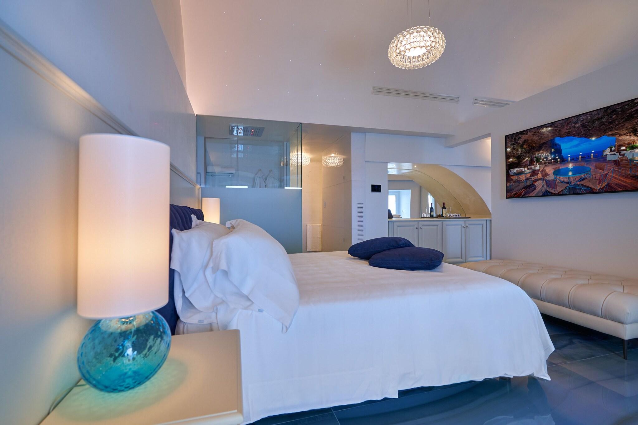 Suite King Bed with Jacuzzi