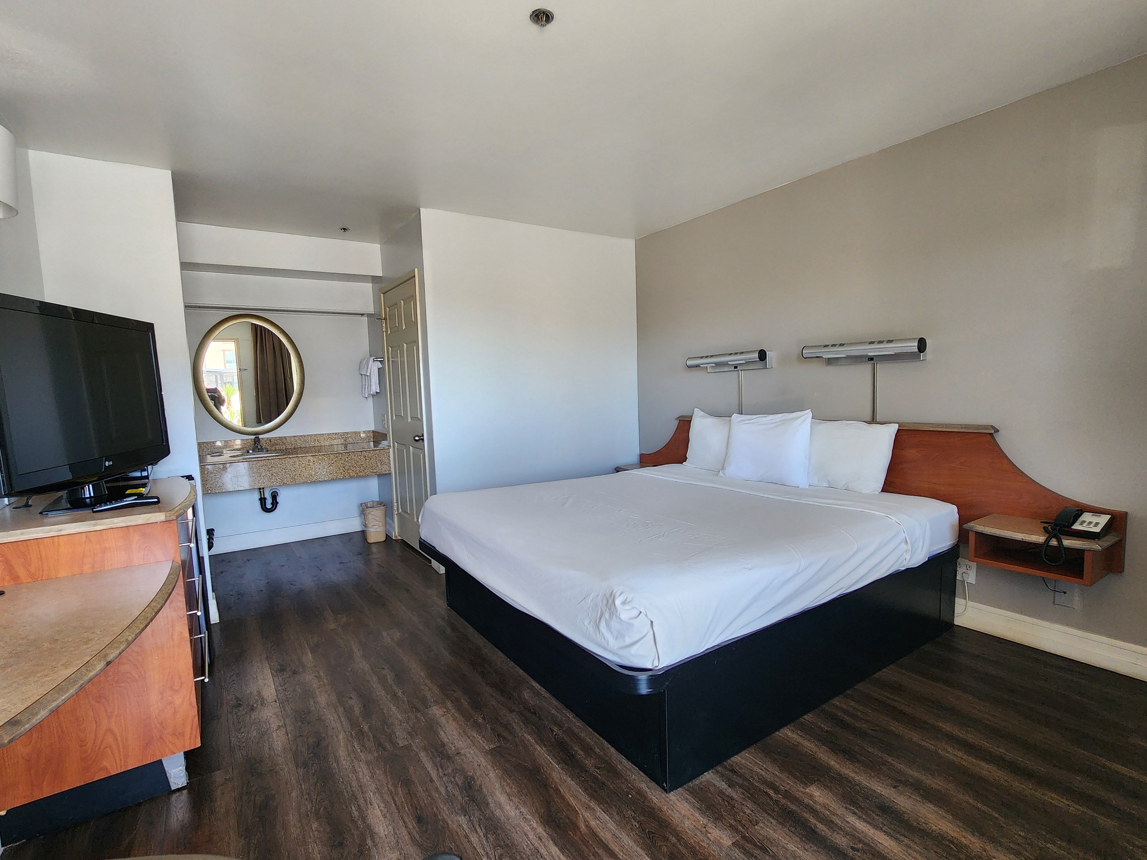 Double King Bed Non Smoking