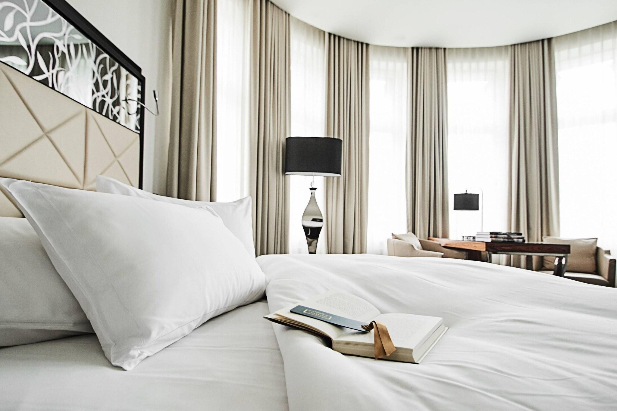 Junior Suite King Bed One Bedroom 