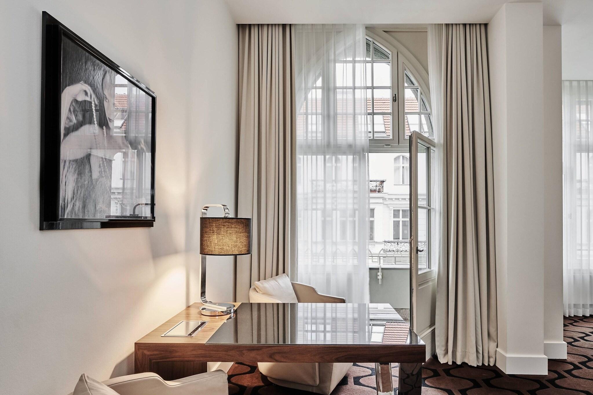 Junior Suite King Bed One Bedroom 