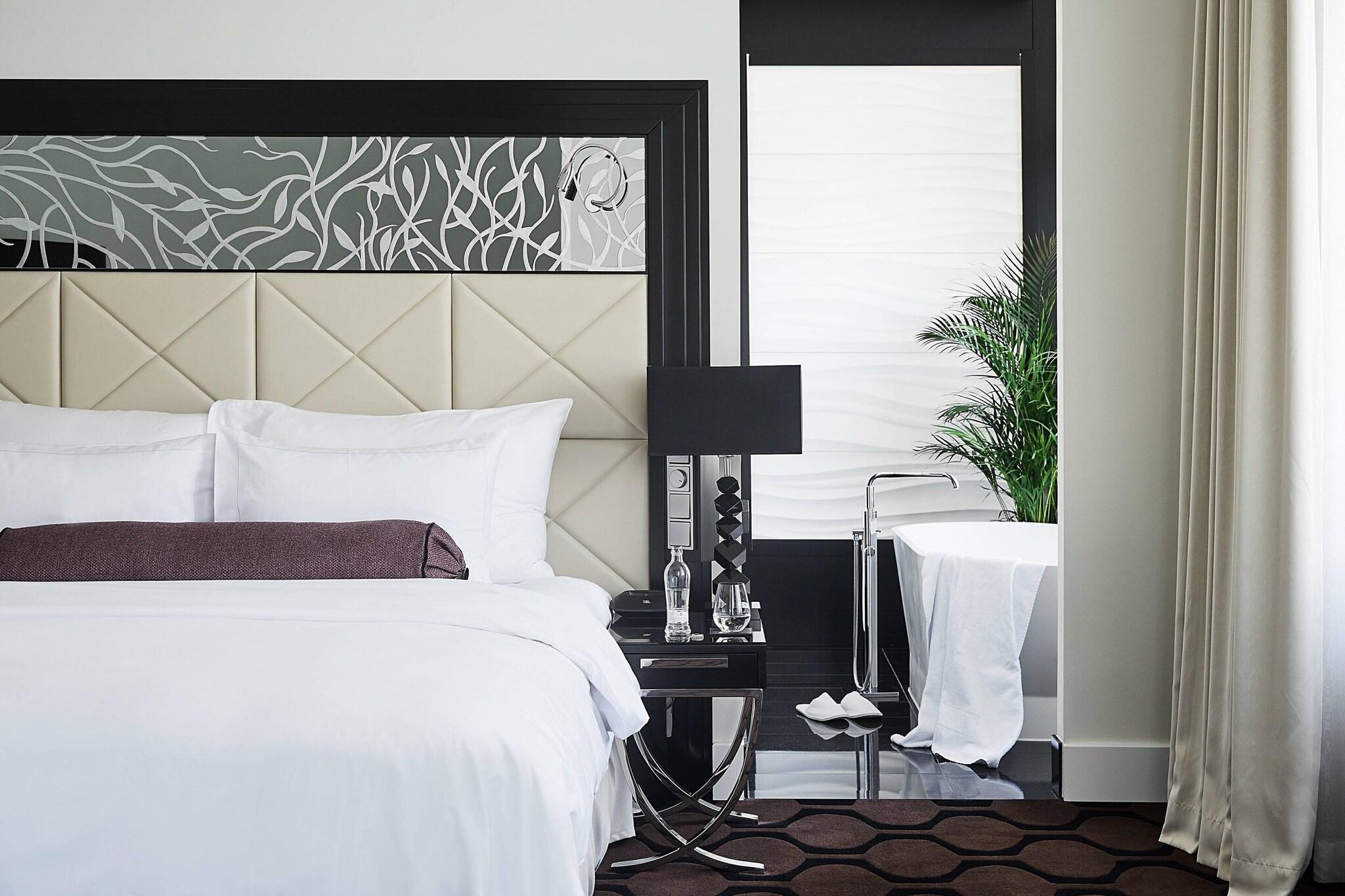 Junior Suite King Bed One Bedroom 