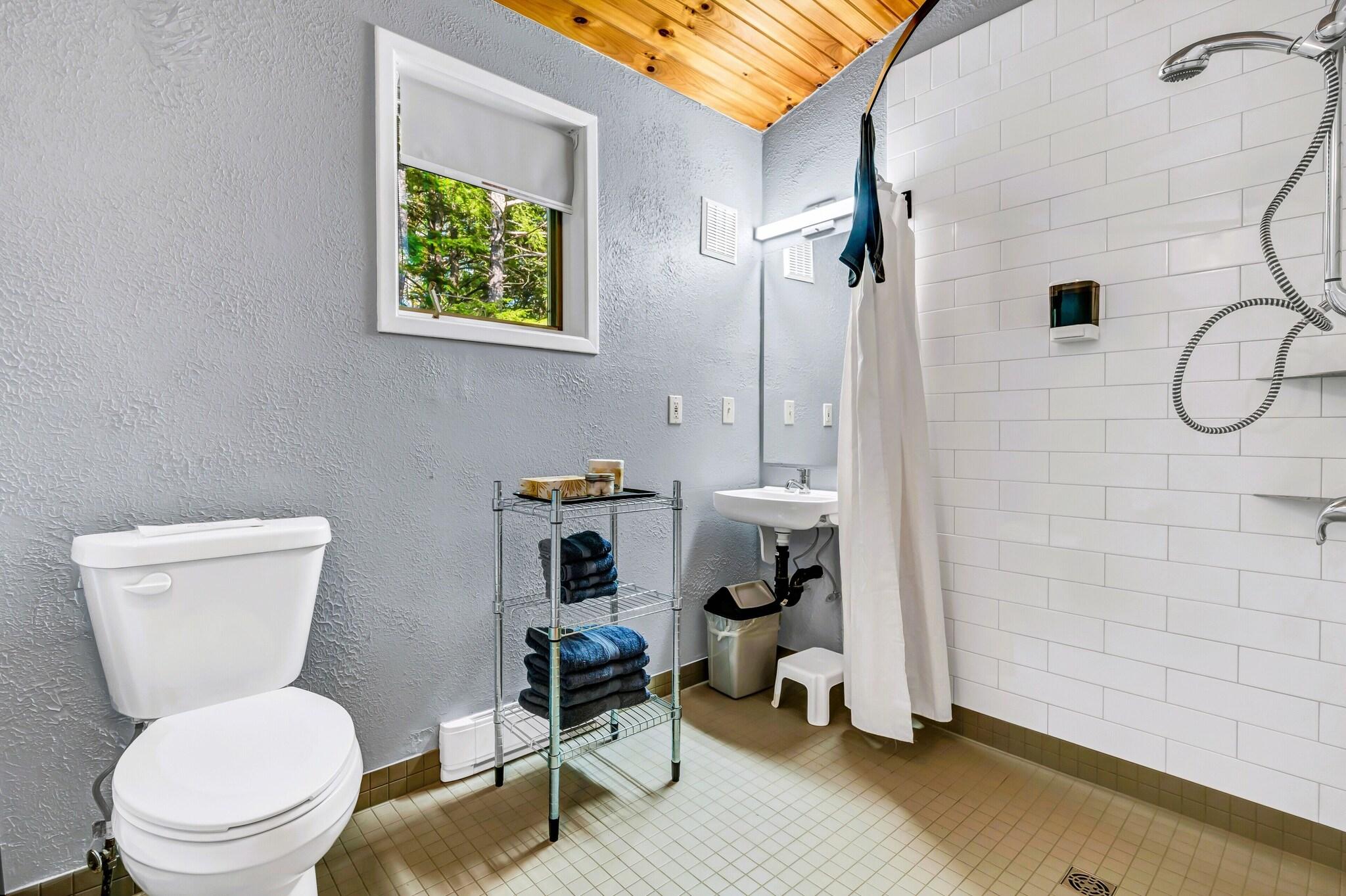 Chalet Queen Size Bed