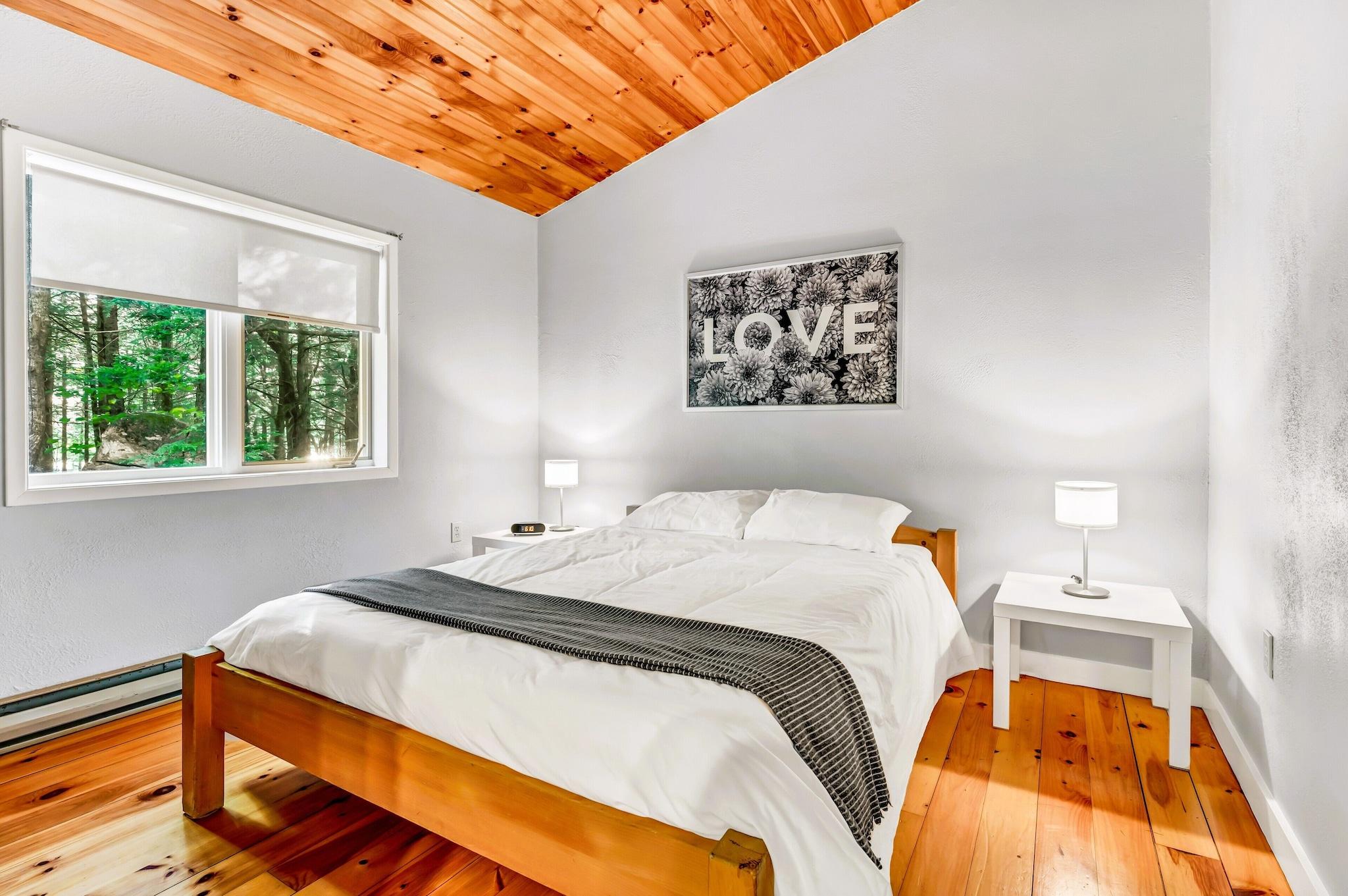 Chalet Queen Size Bed