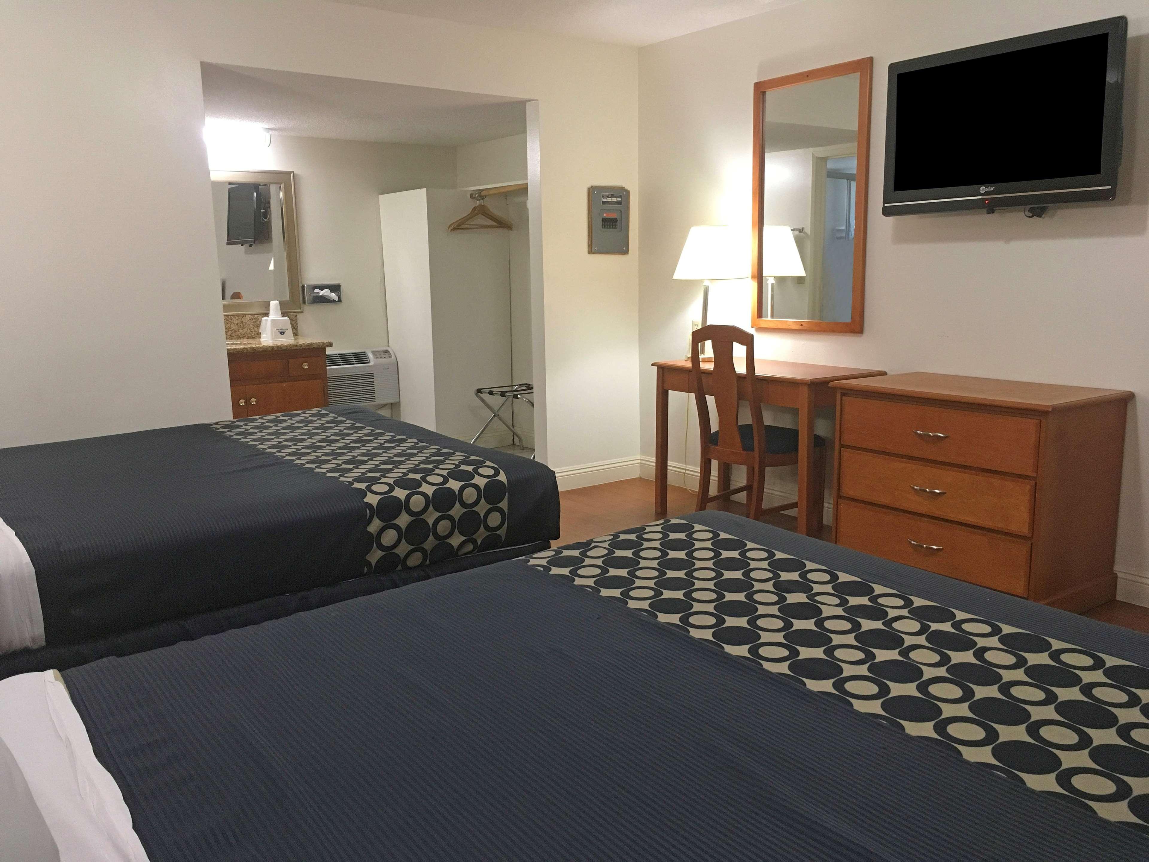 Double Two Queen Beds Non Smoking