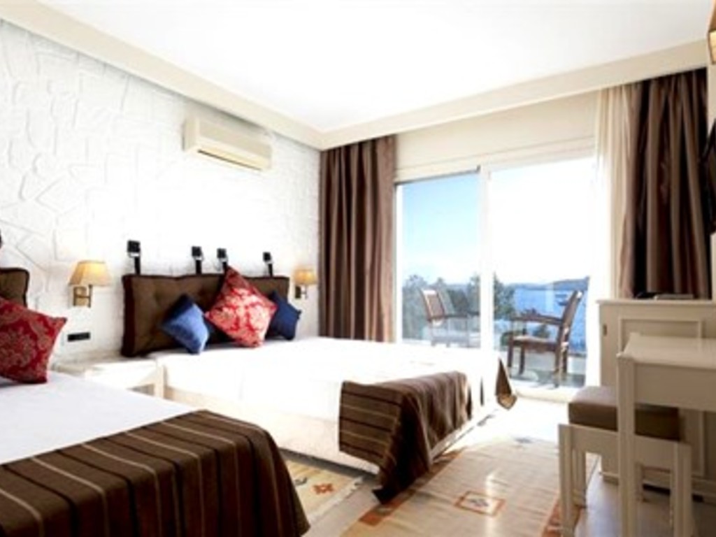 Double Deluxe Sea View with Balcony