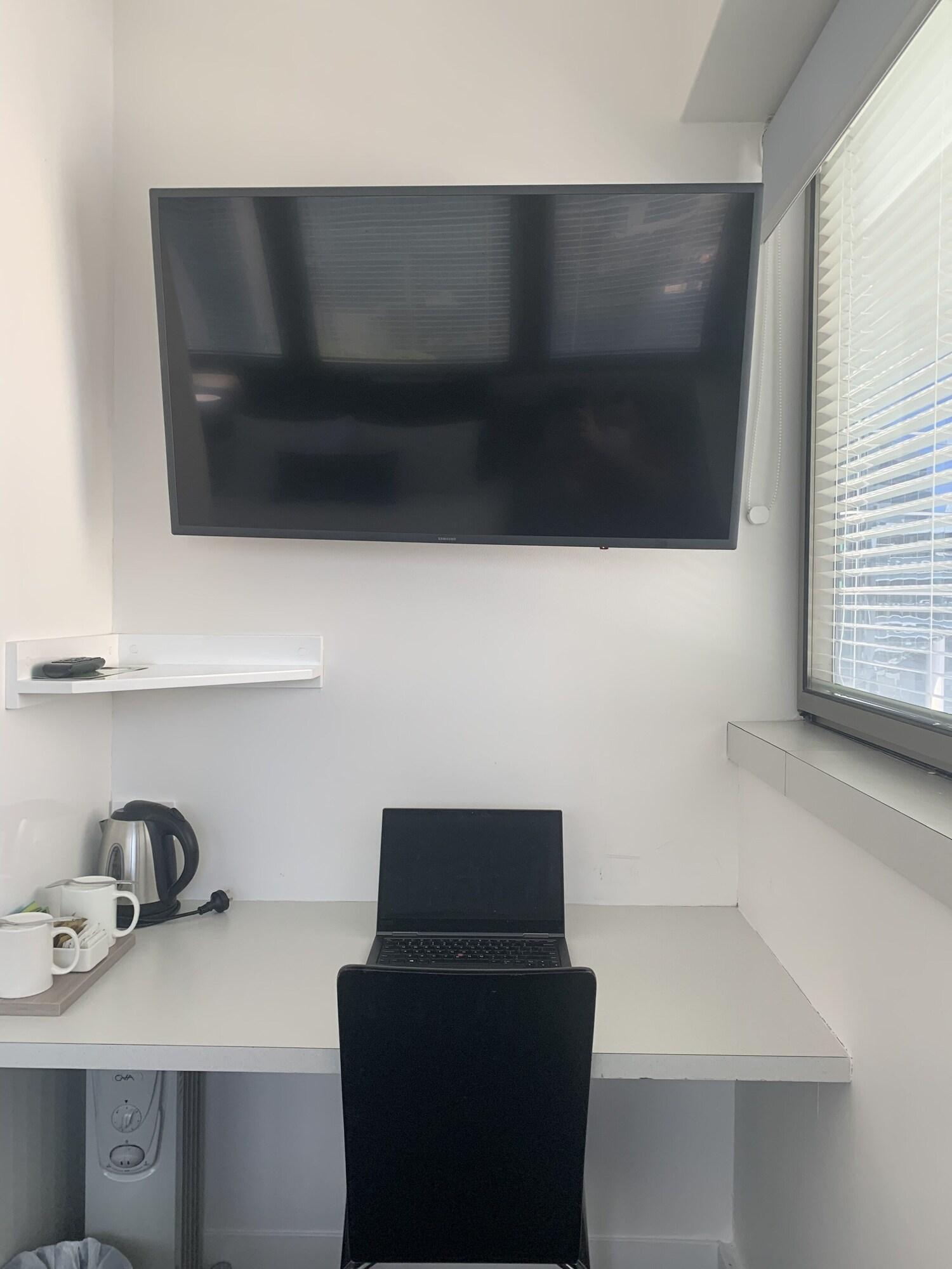 Double Queen Size Bed